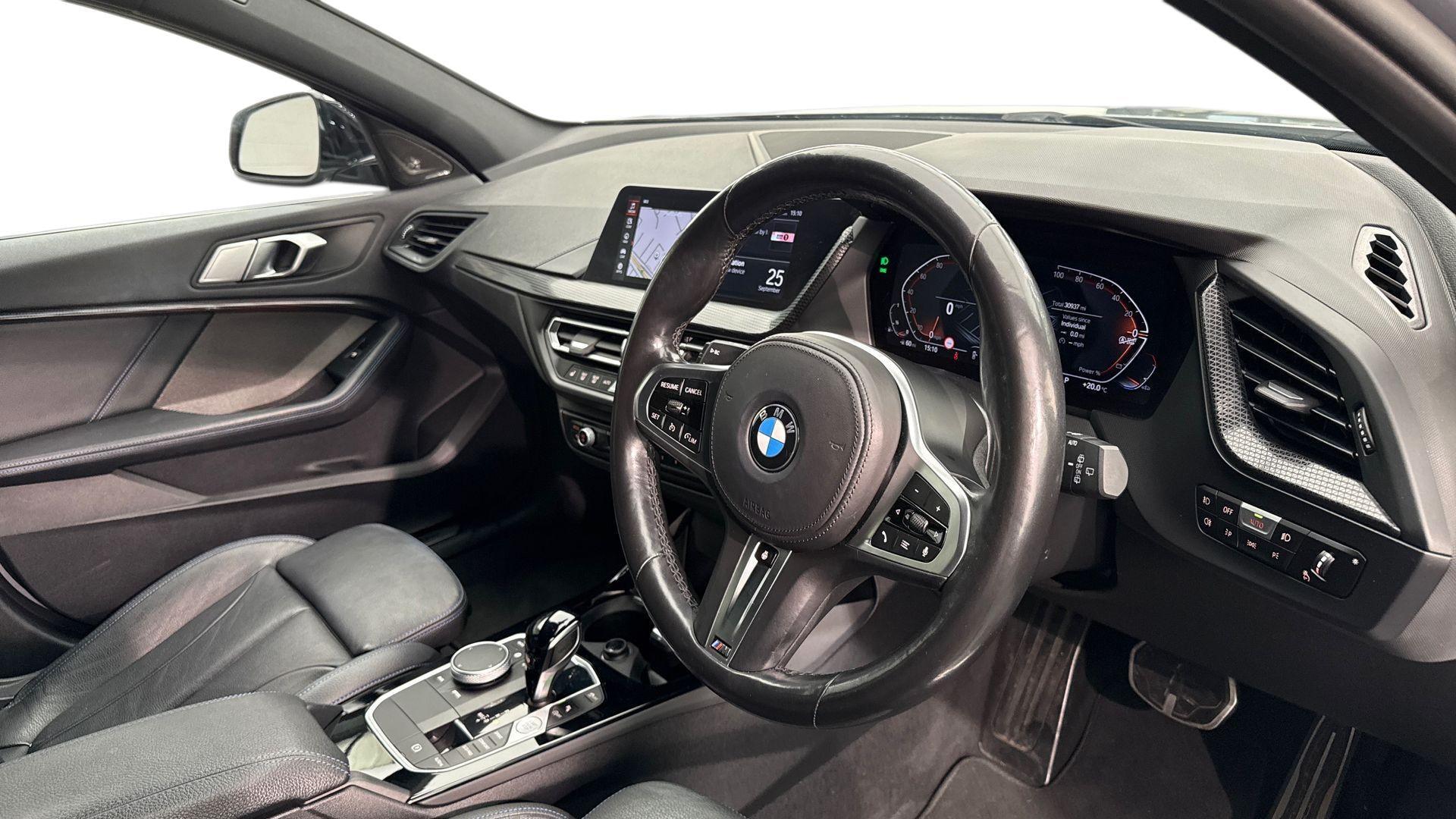 BMW 1 Series view 6