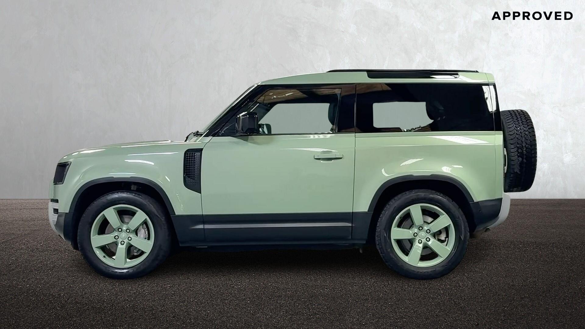 Land Rover Defender view 31