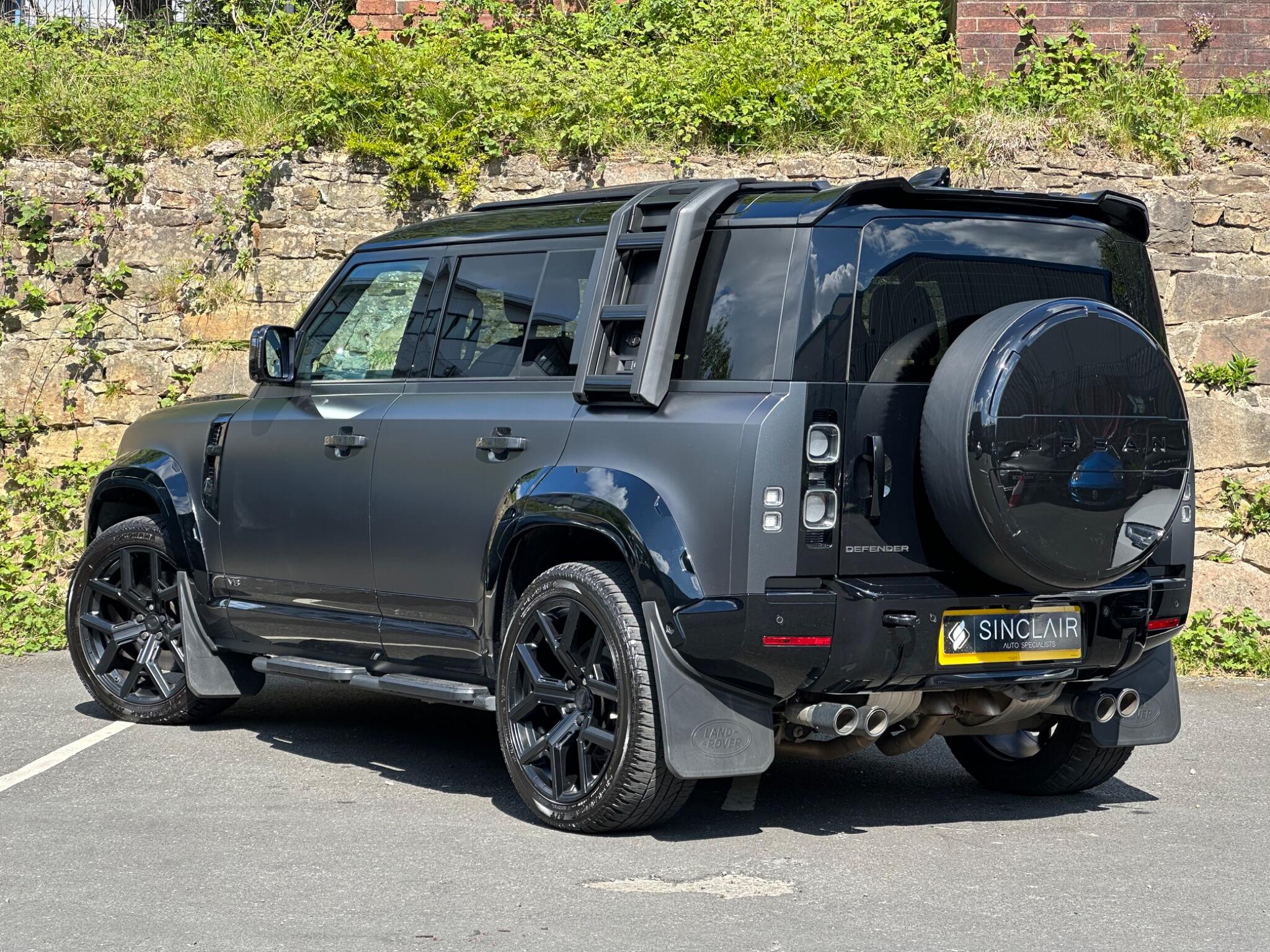 Land Rover Defender 110 view 4