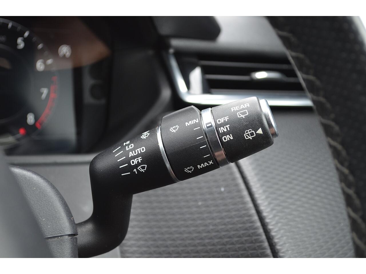 Land Rover Range Rover Velar view 26