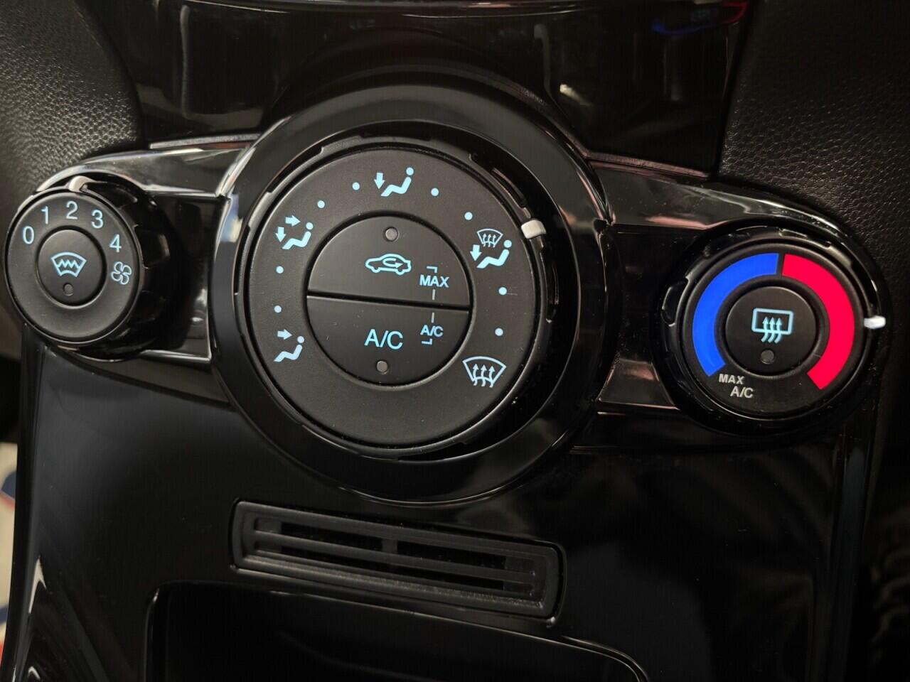 Ford Fiesta view 35