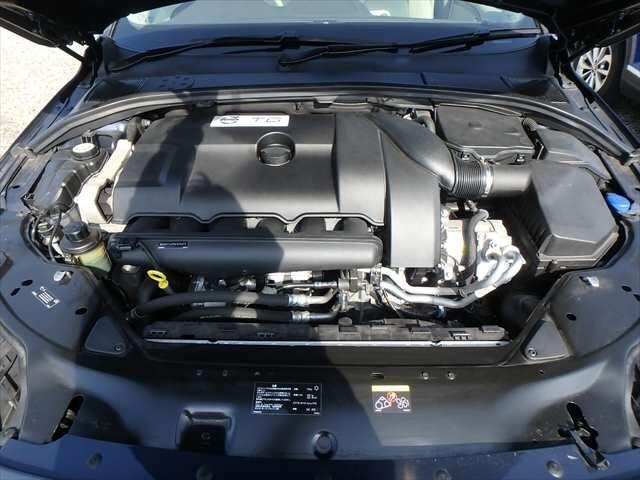 Volvo XC70 view 3