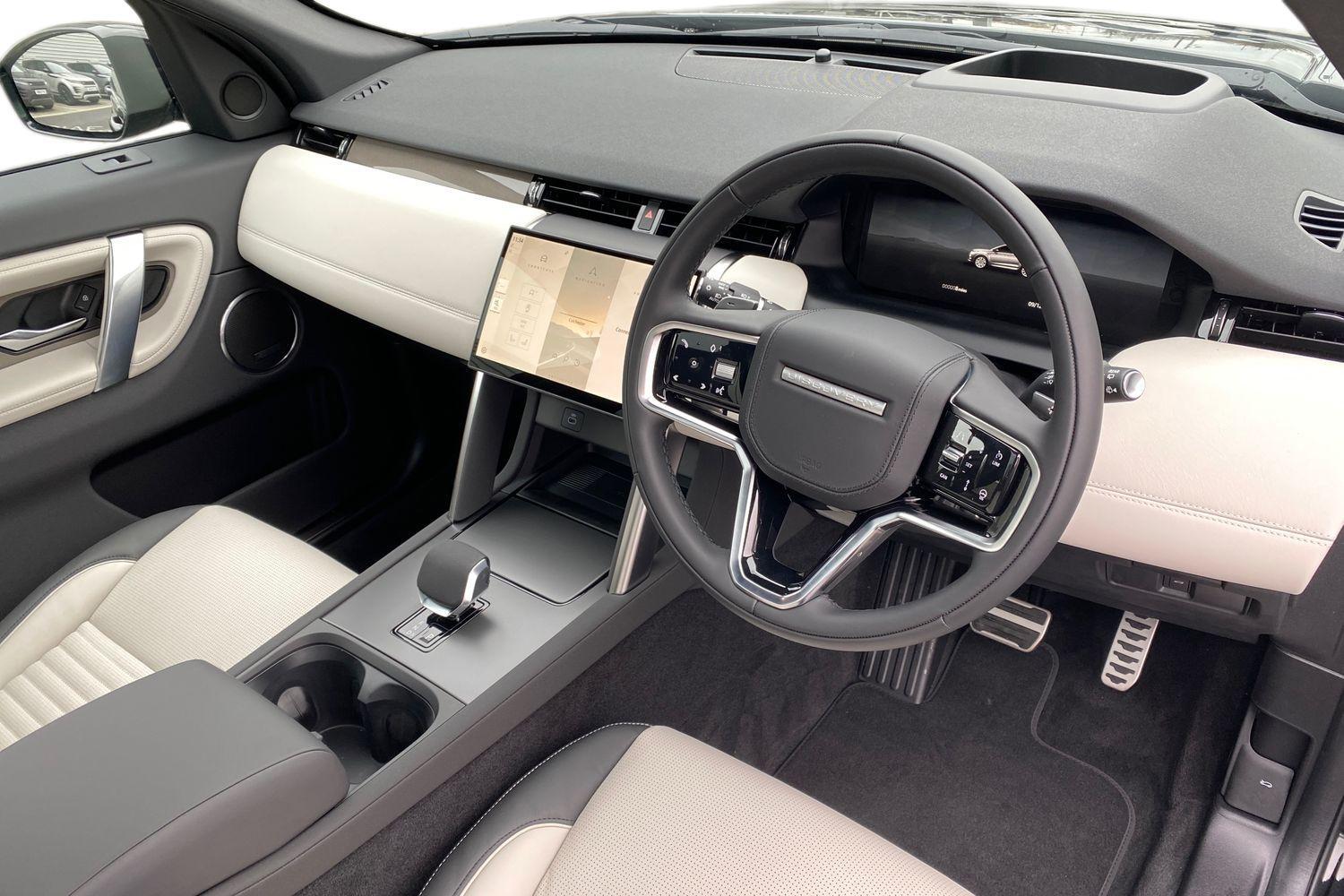 Land Rover Discovery Sport view 16