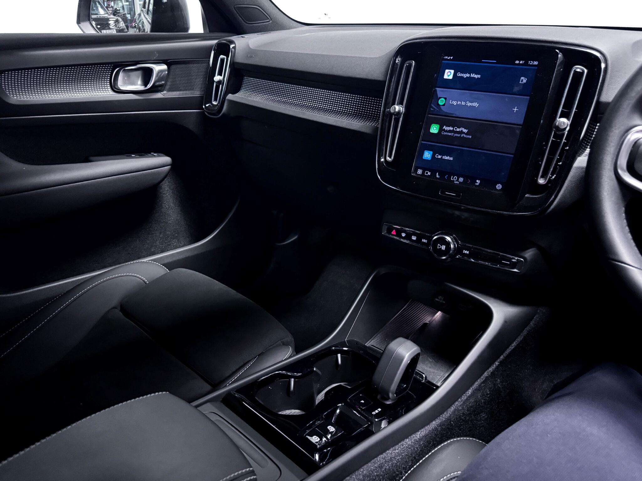 Volvo XC40 view 32