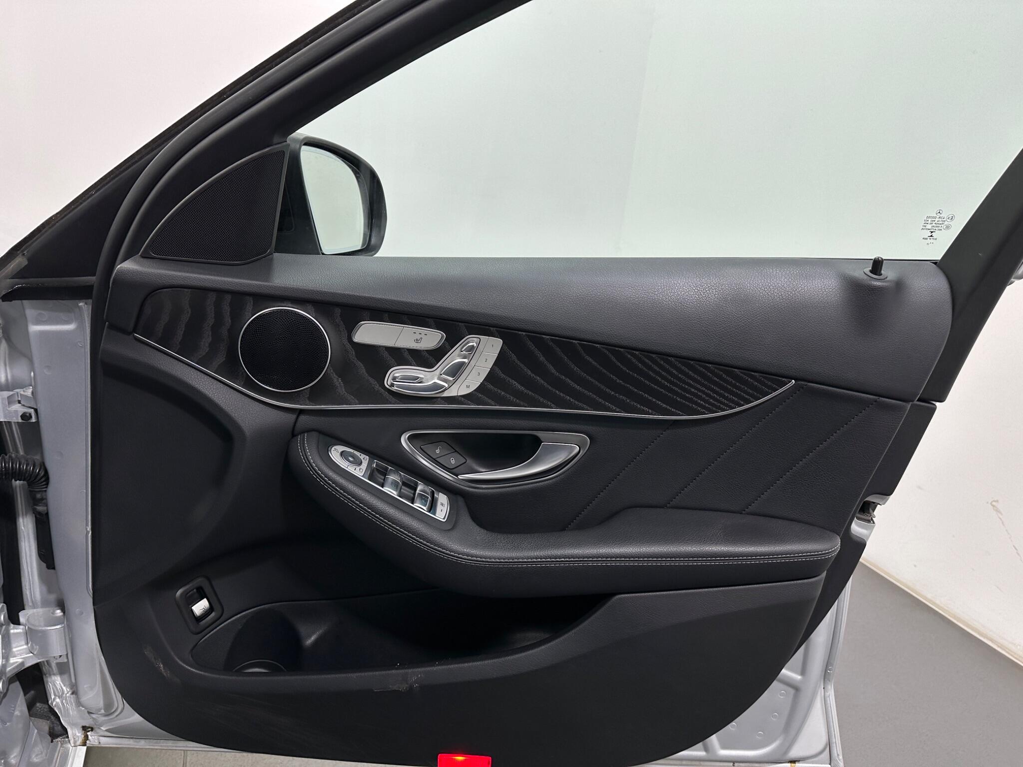 Mercedes-Benz C Class view 35