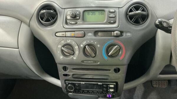 Toyota Yaris view 13