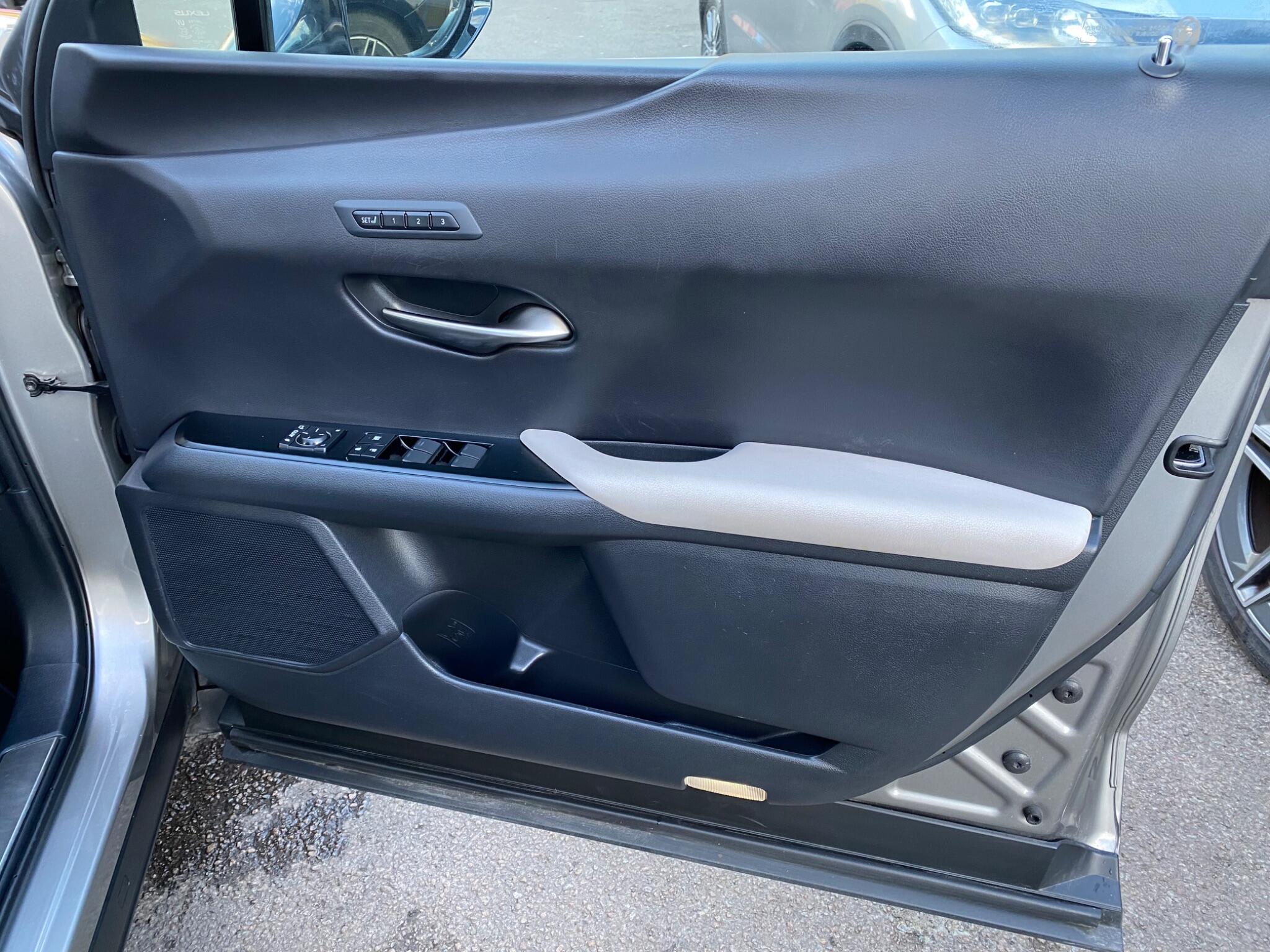 Lexus Ux view 16