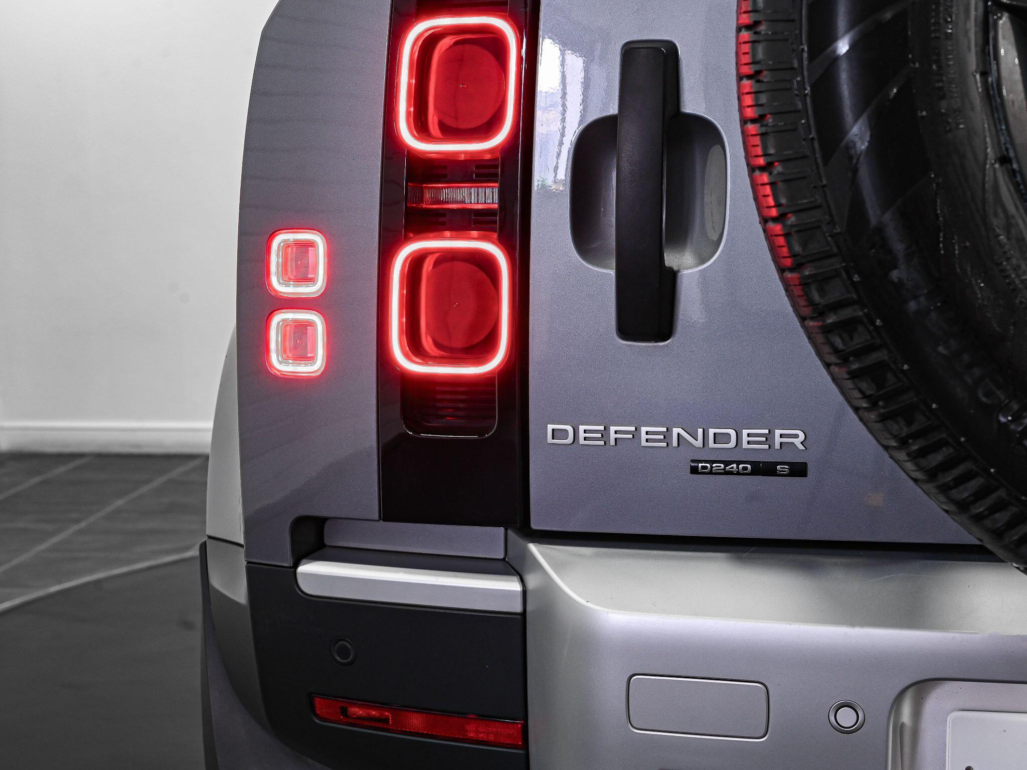 Land Rover Defender view 23