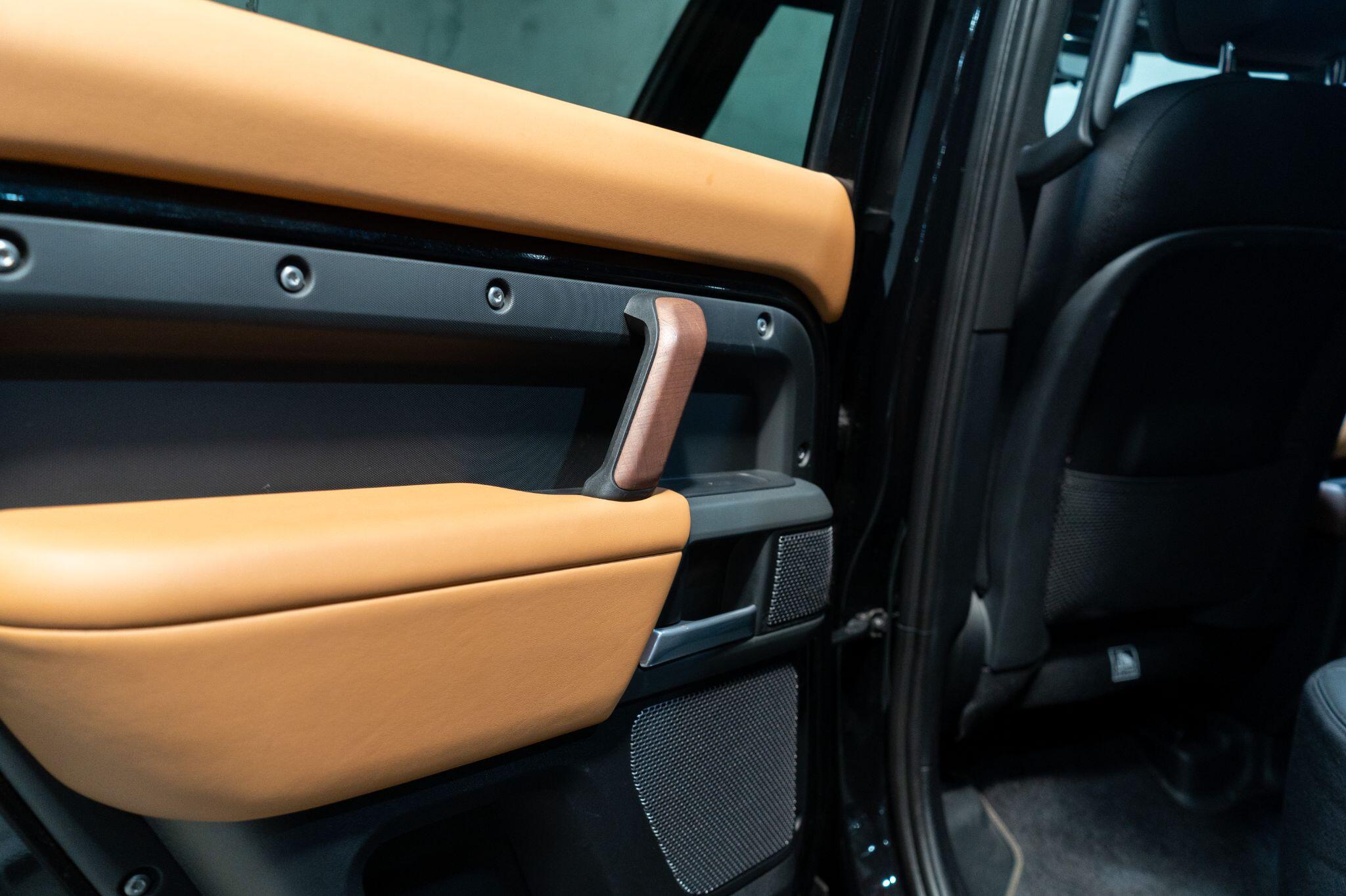 Land Rover Defender view 27