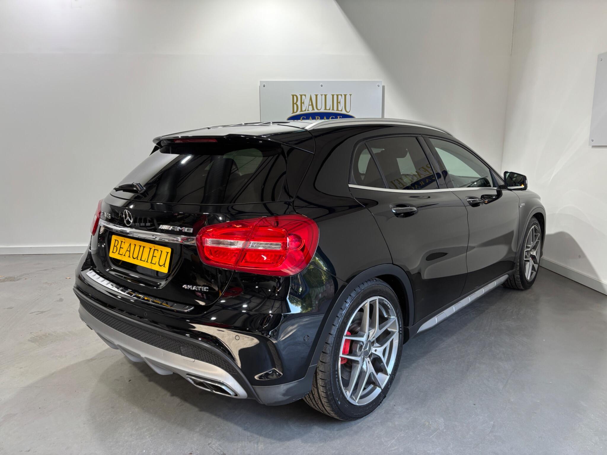 Mercedes-Benz Gla view 57