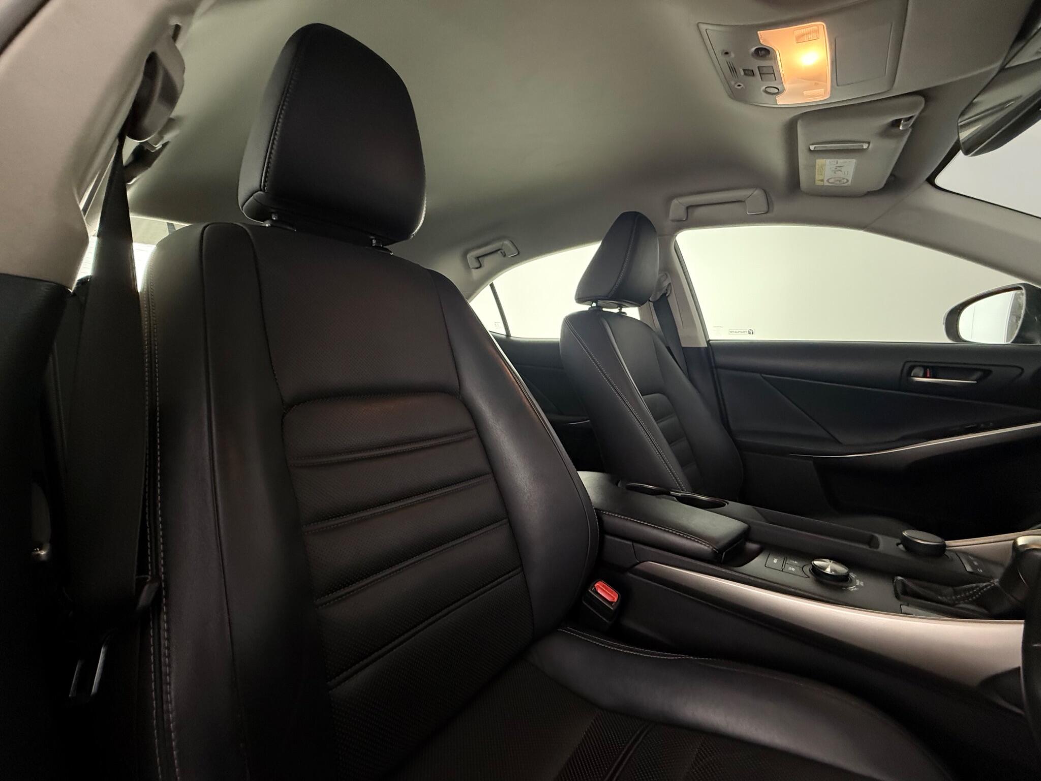 Lexus Is view 30