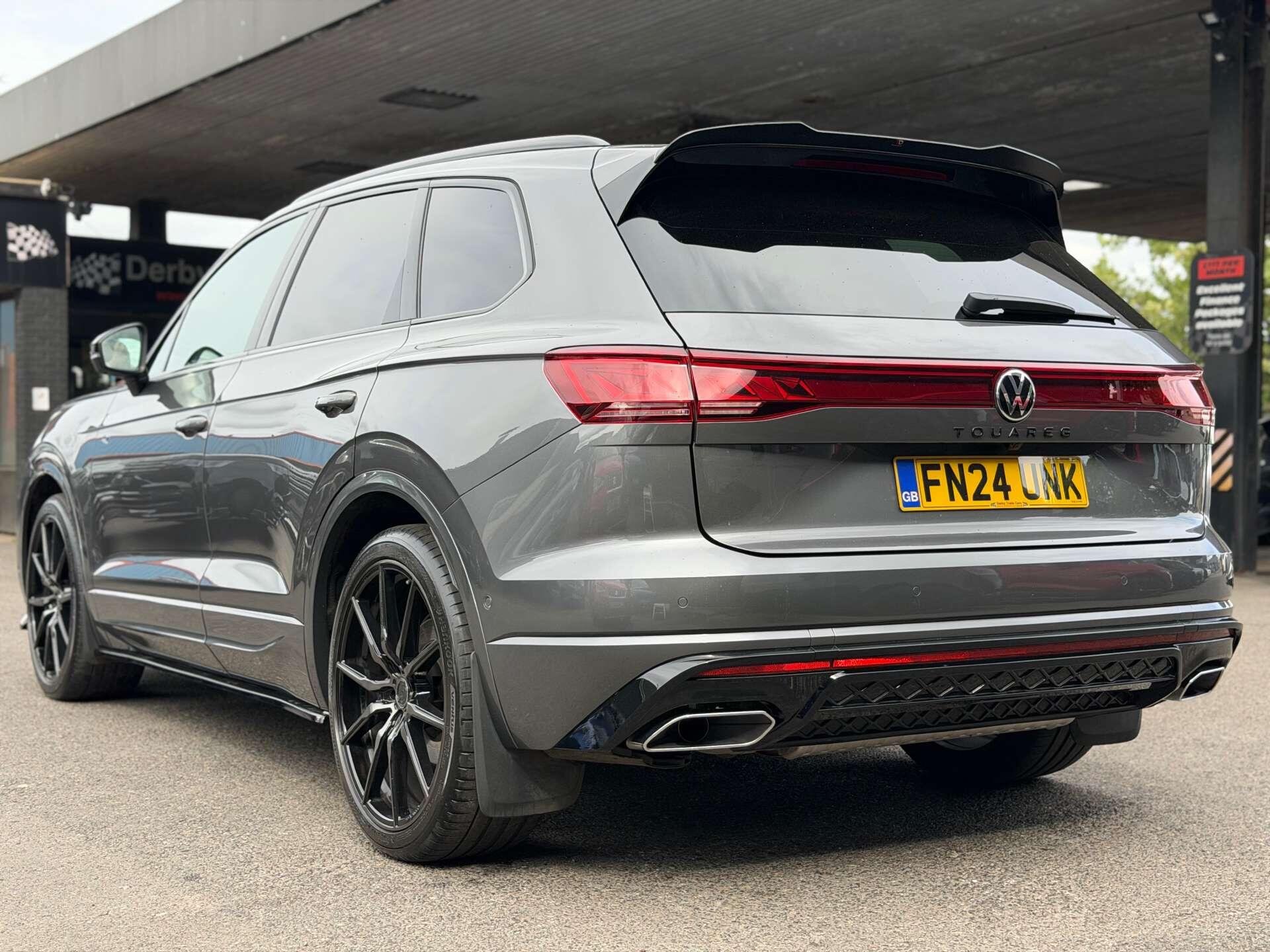 Volkswagen Touareg view 13