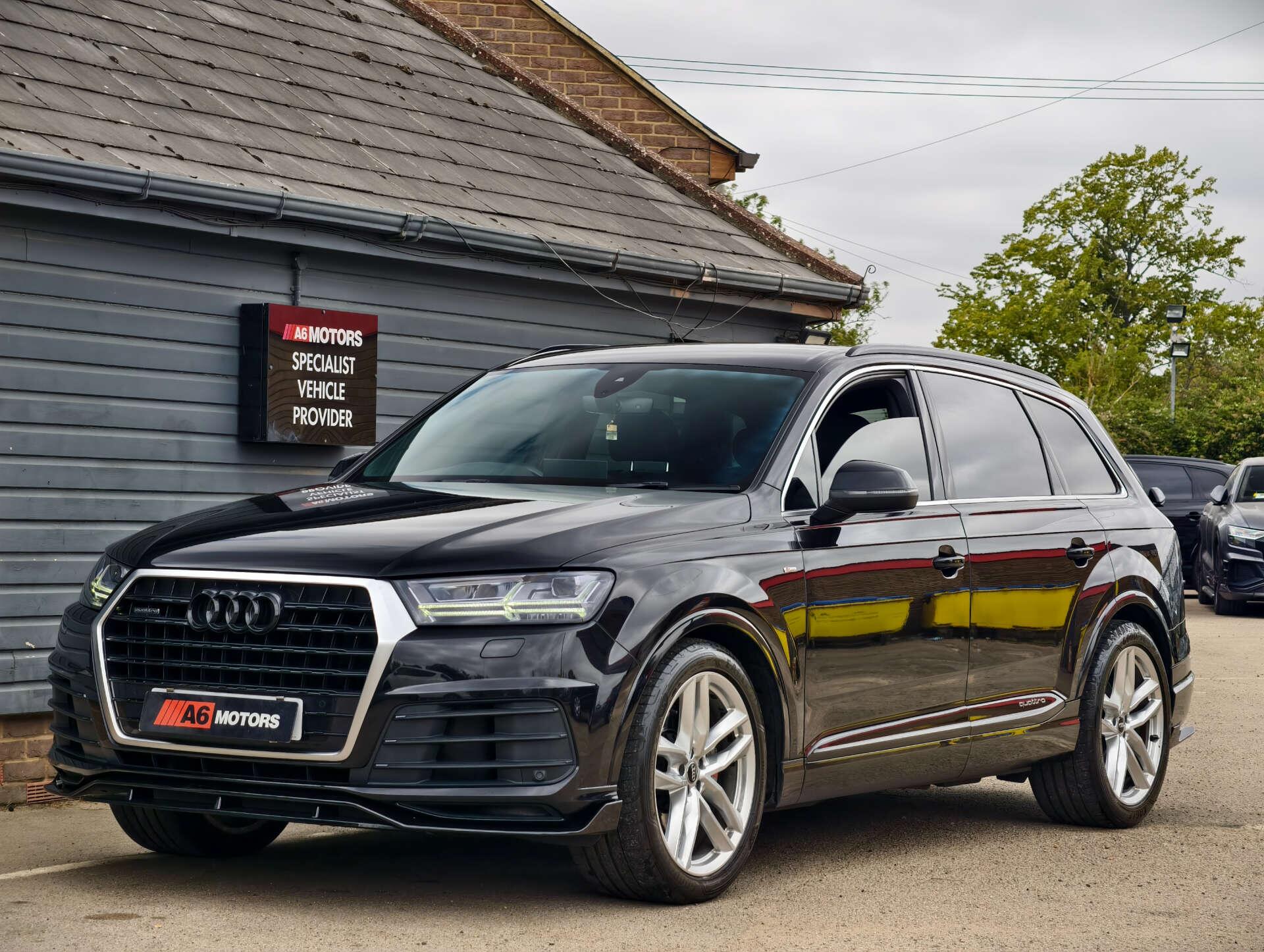 Audi Q7 view 9