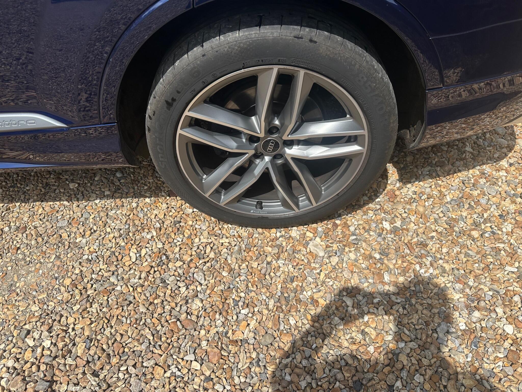 Audi Q7 view 37