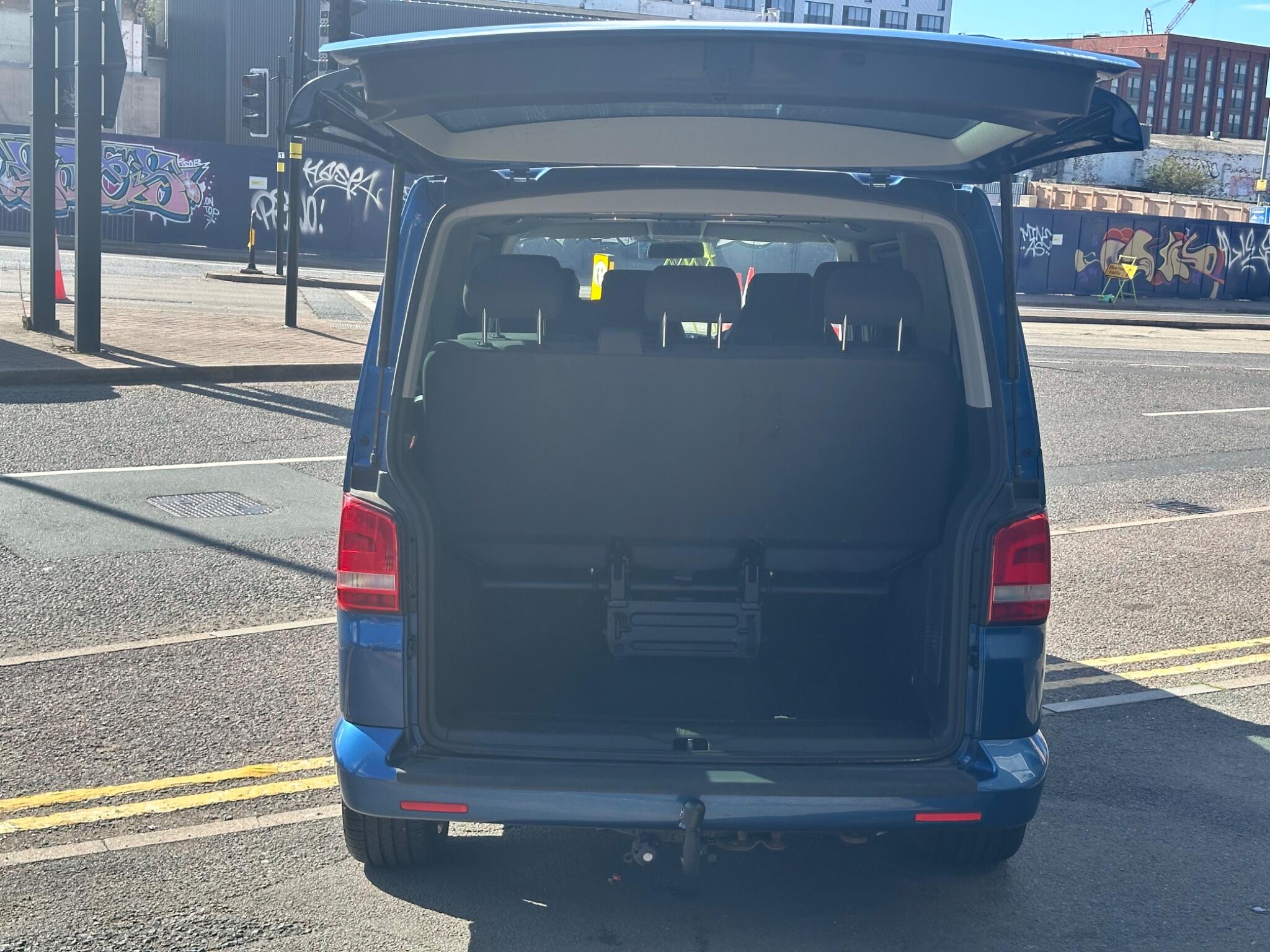 Volkswagen Transporter view 18