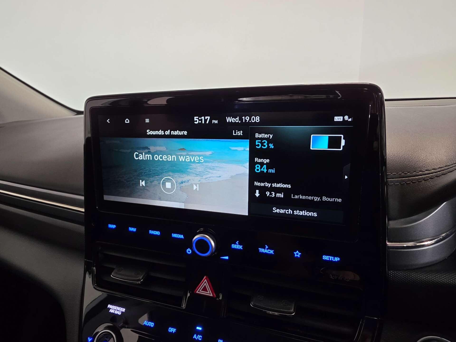 Hyundai Ioniq view 44