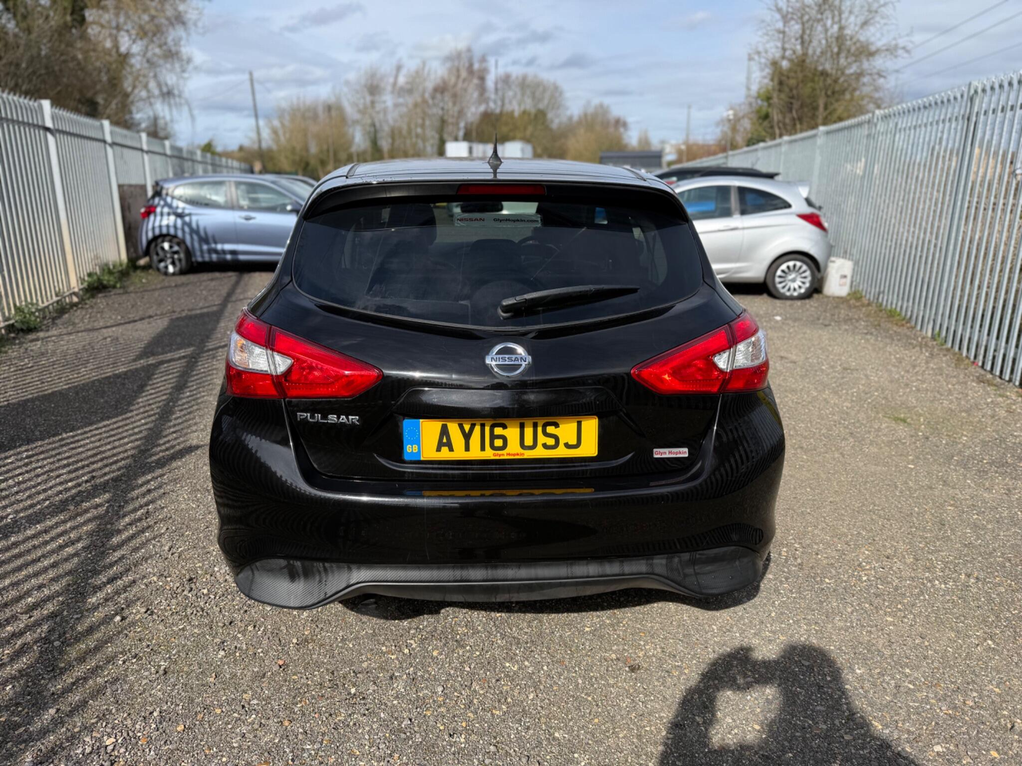 2016 Nissan Pulsar image 8