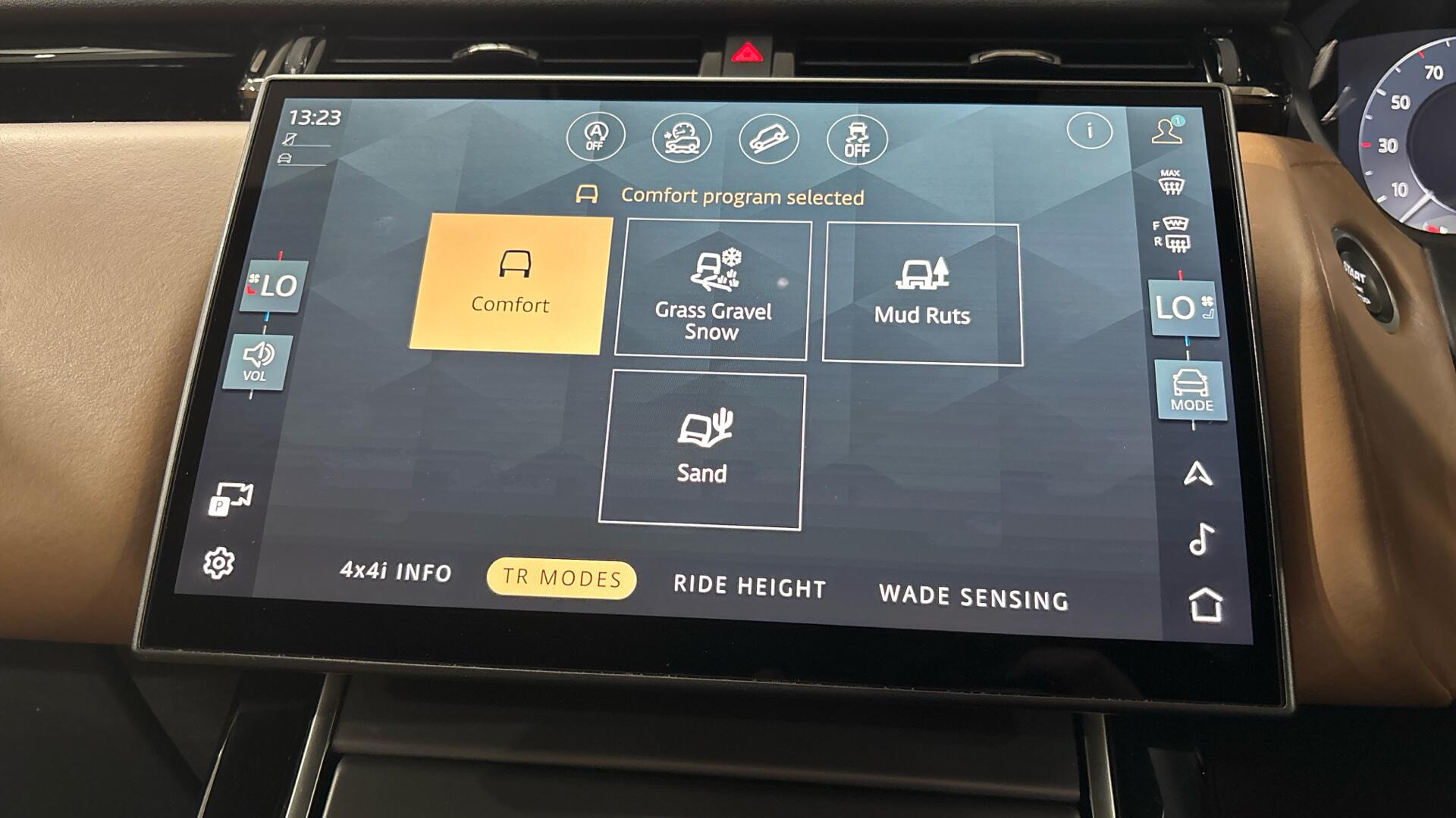 Land Rover Range Rover Velar view 56