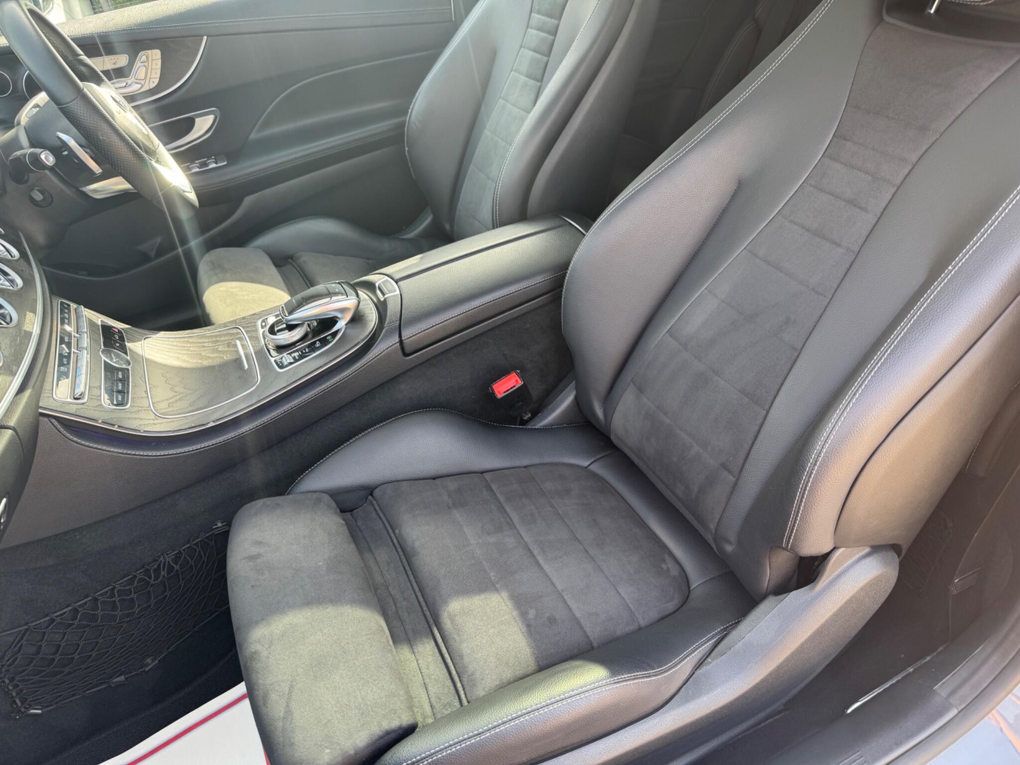 Mercedes-Benz E Class view 28