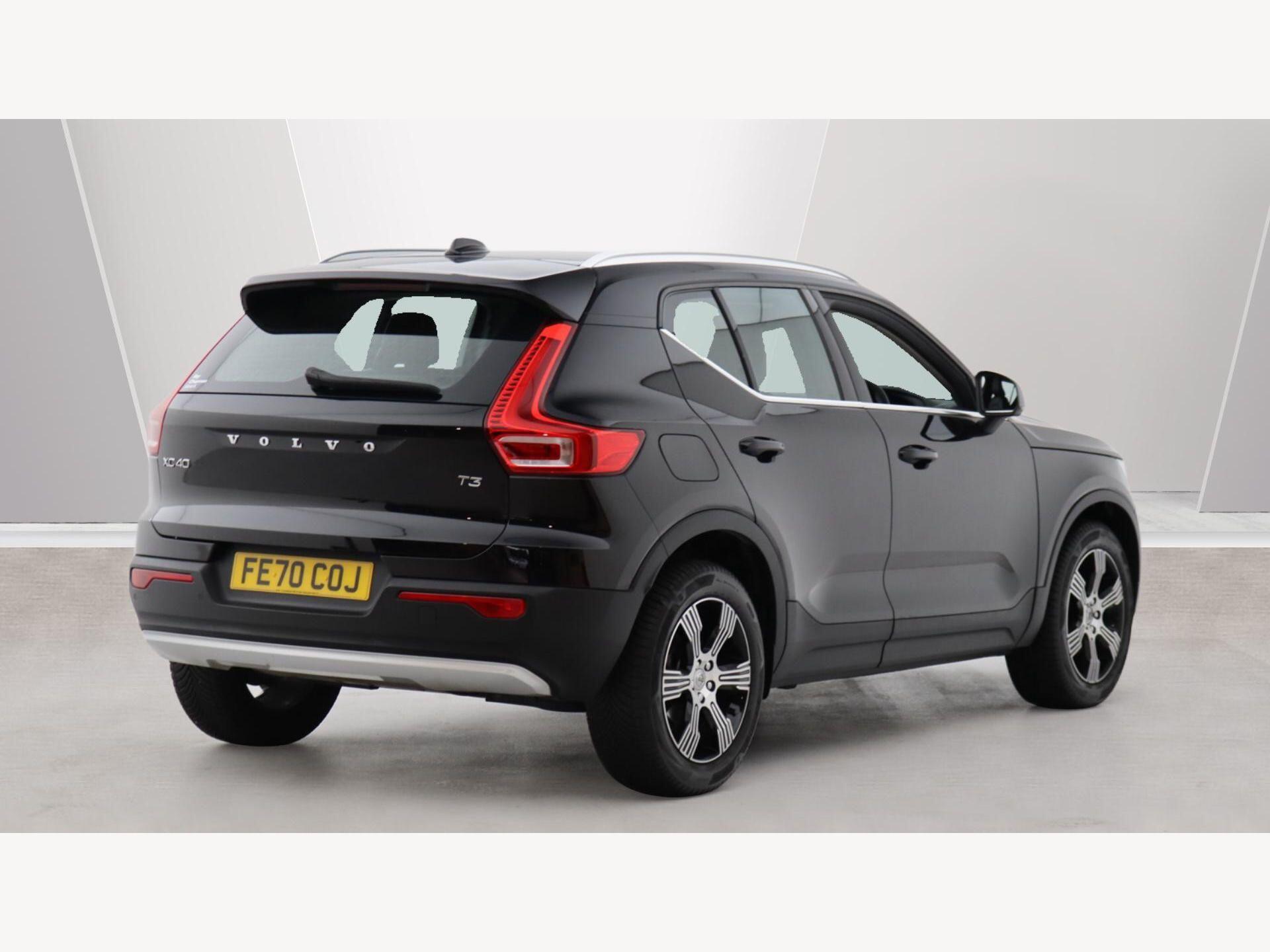 Volvo XC40 view 2