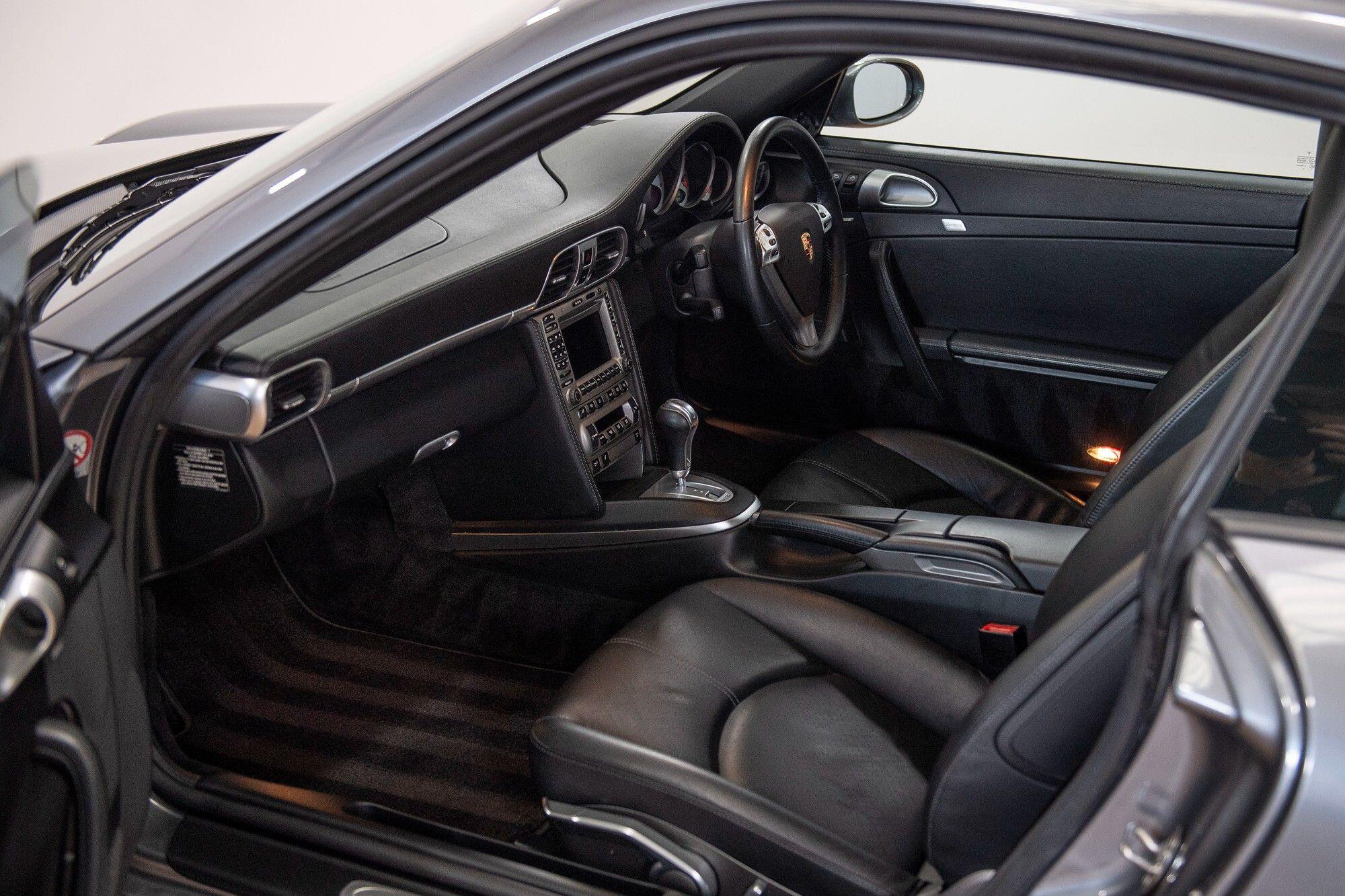 Porsche 911 view 24