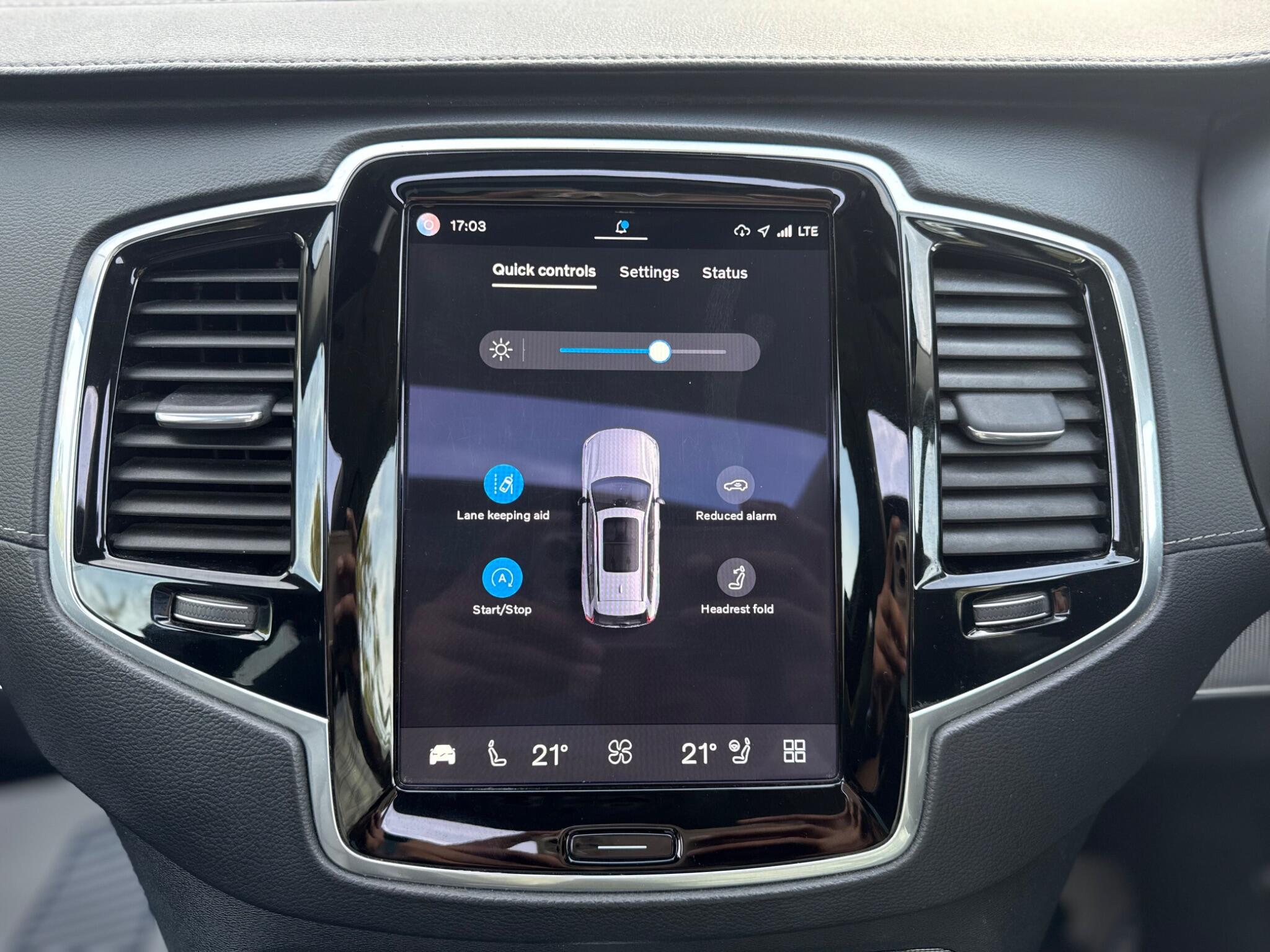 Volvo XC90 view 28