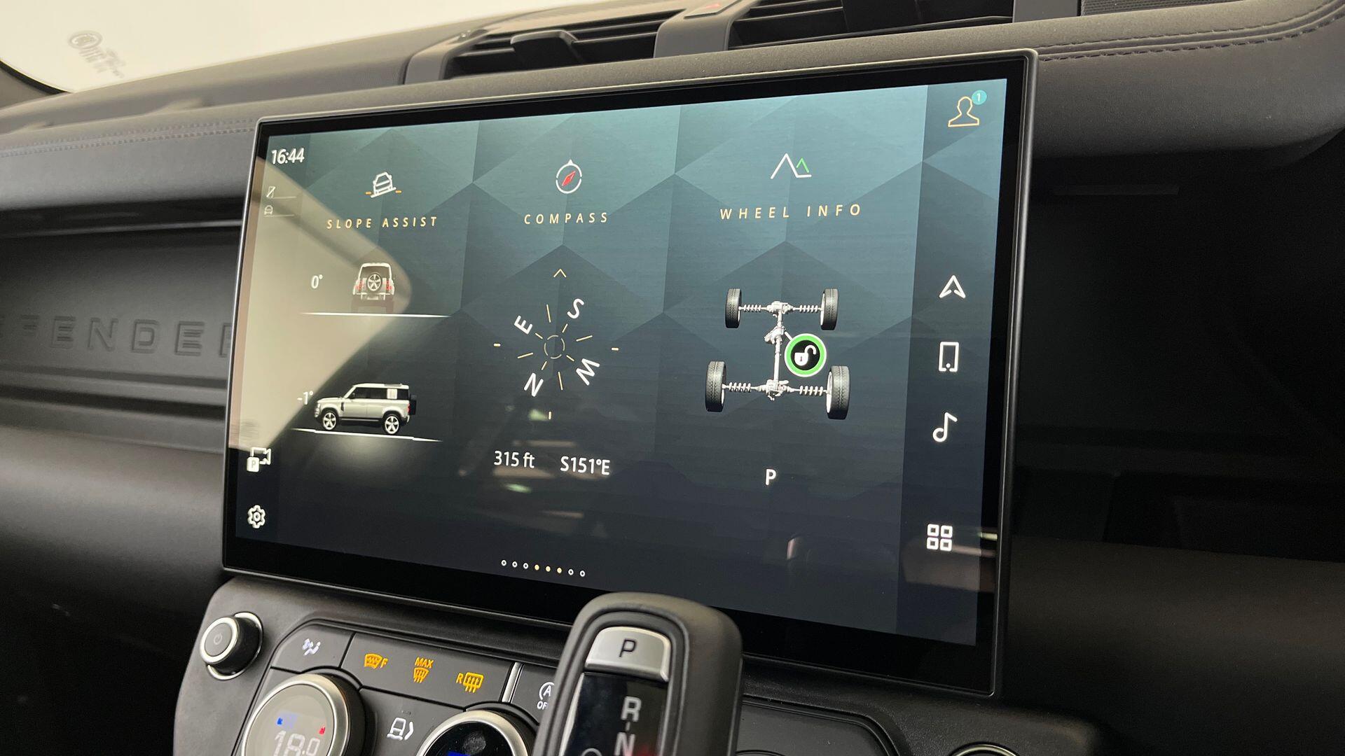 Land Rover Defender view 39