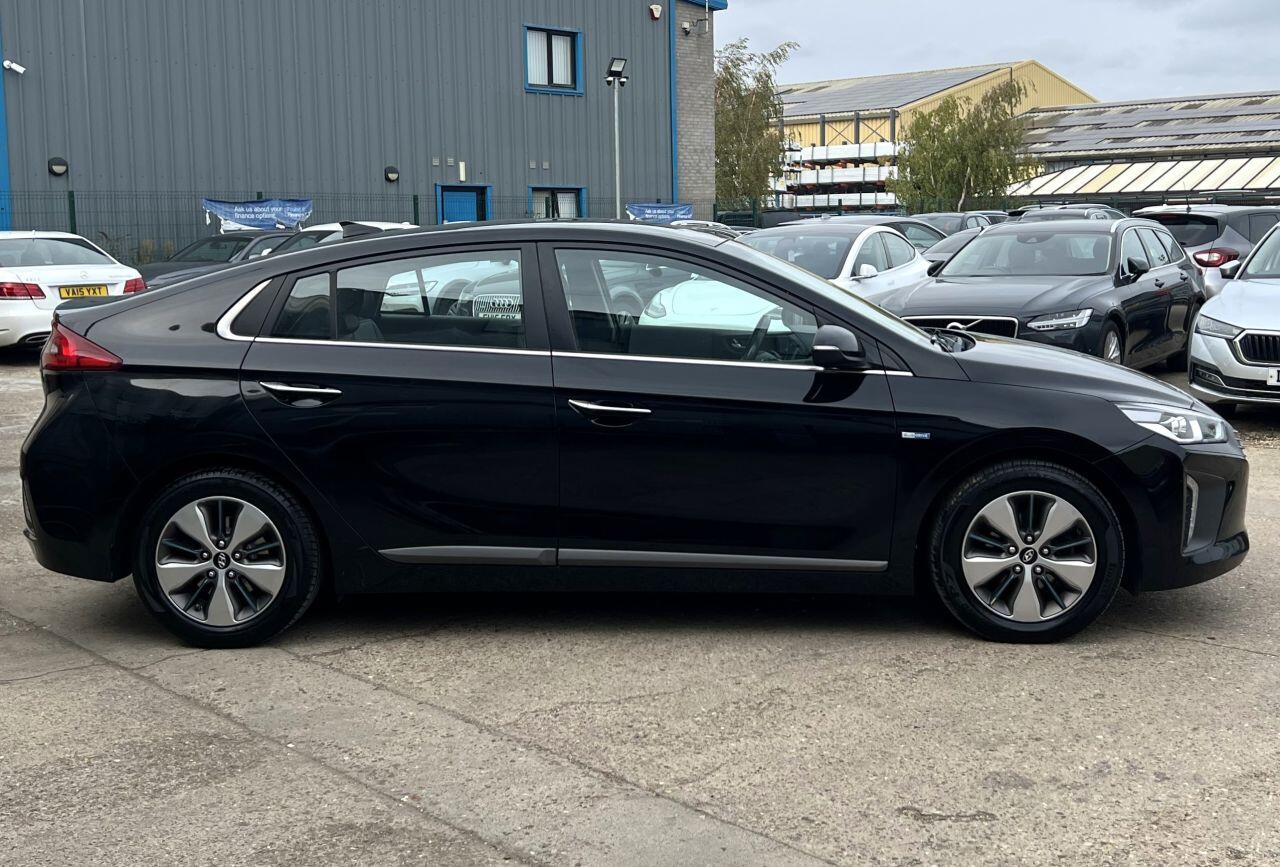 Hyundai Ioniq view 7