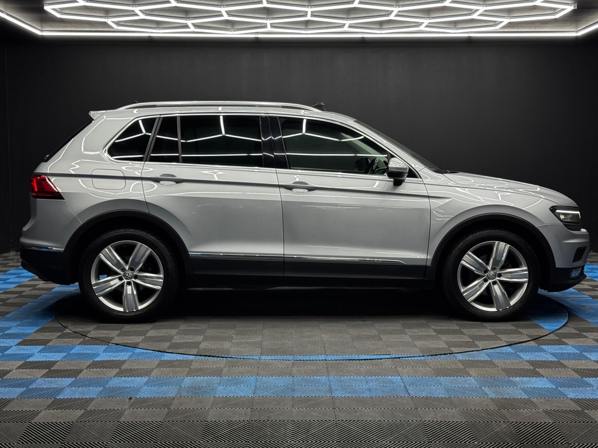 Volkswagen Tiguan view 4