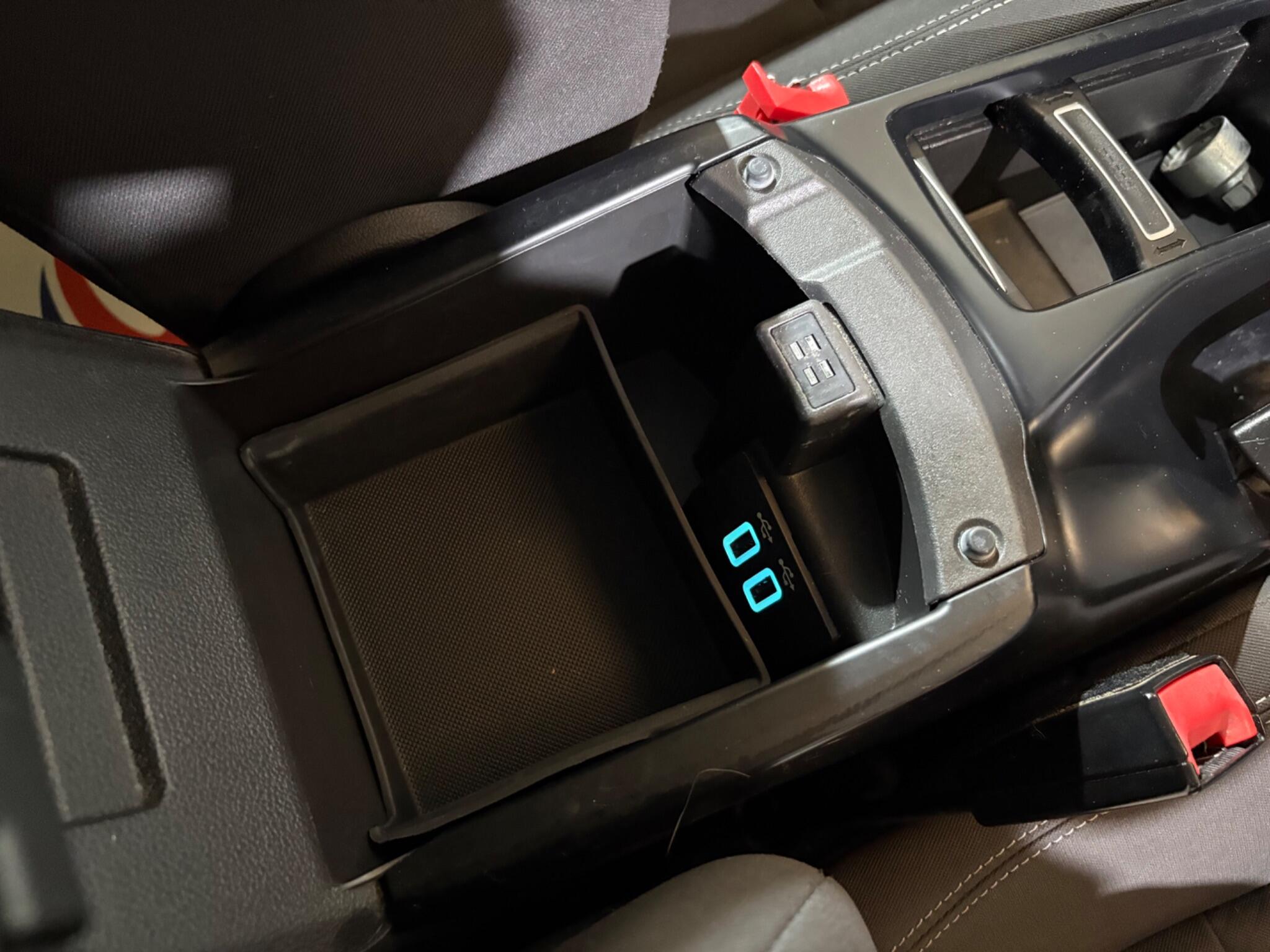 Ford Grand C-Max view 35