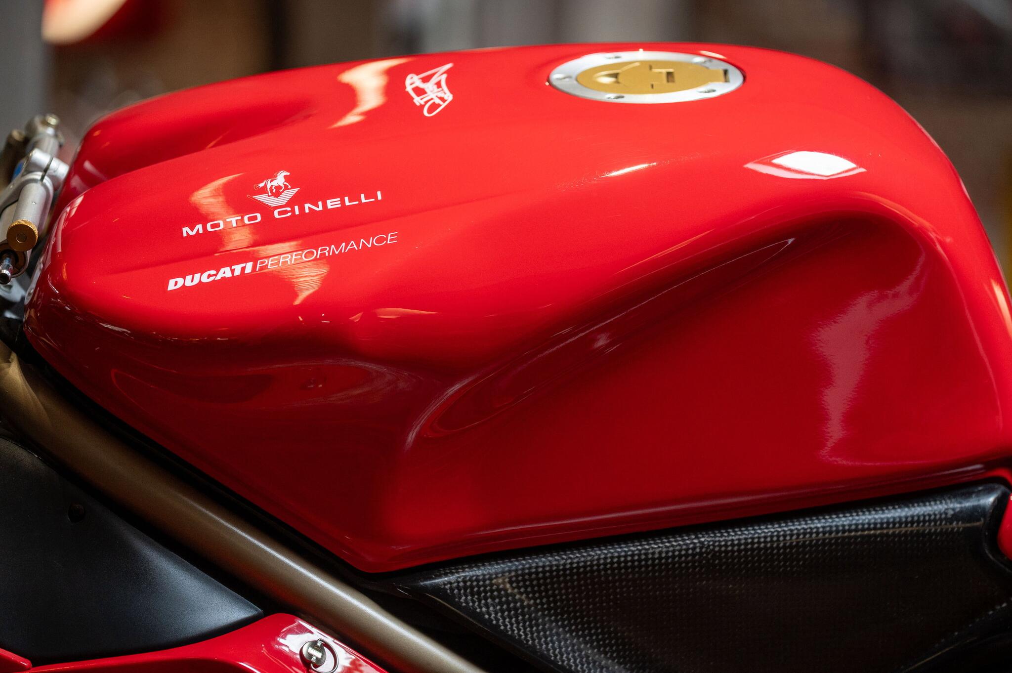 Ducati 916 view 17