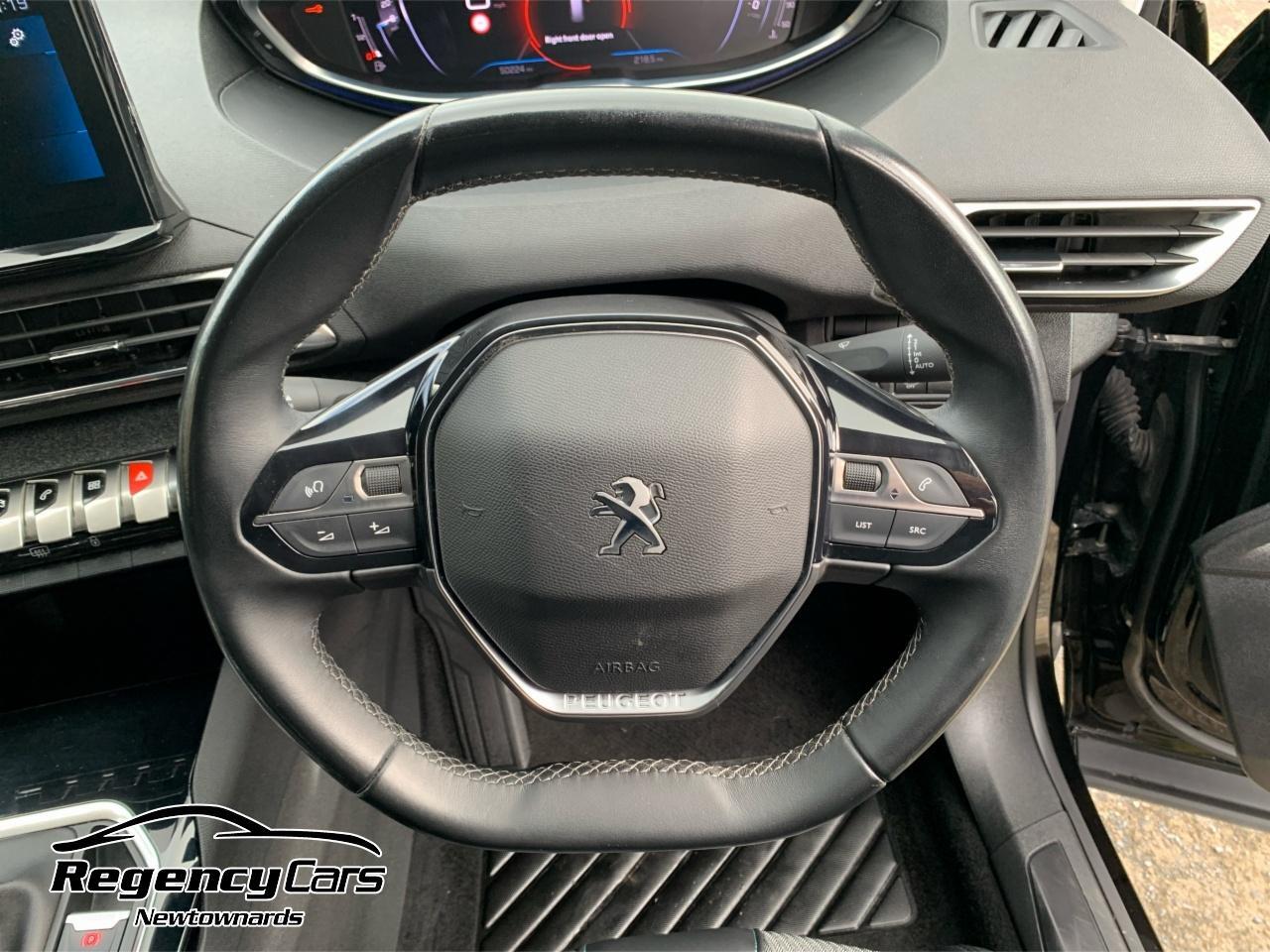 Peugeot 5008 view 45