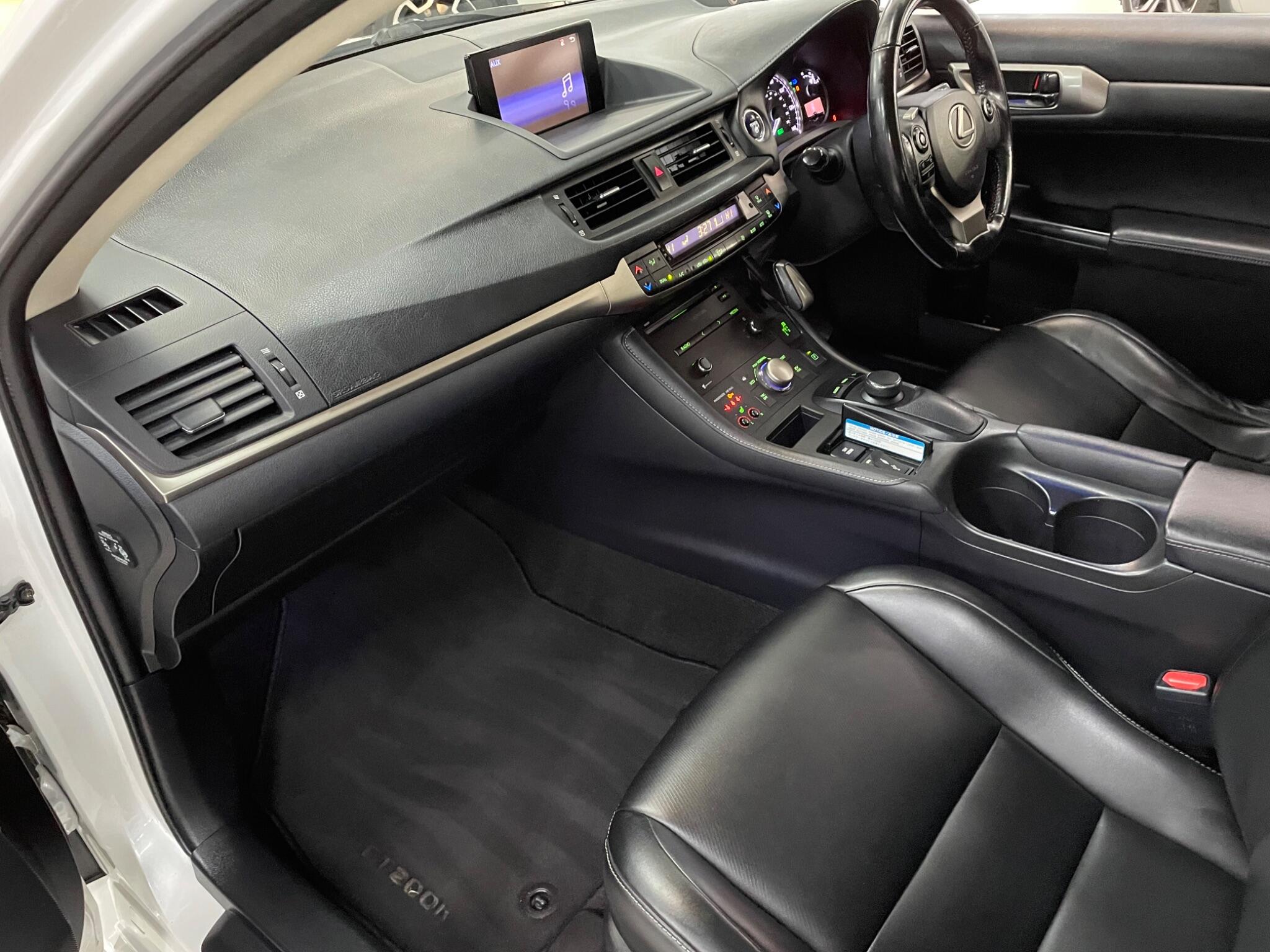 Lexus CT view 16