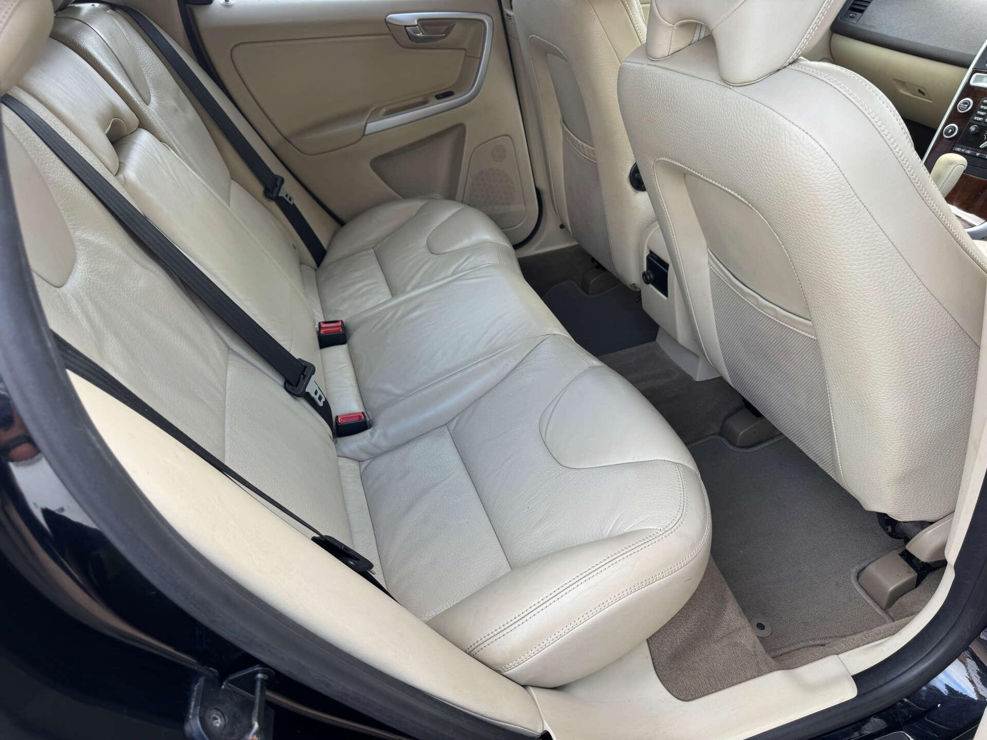 Volvo XC60 view 22