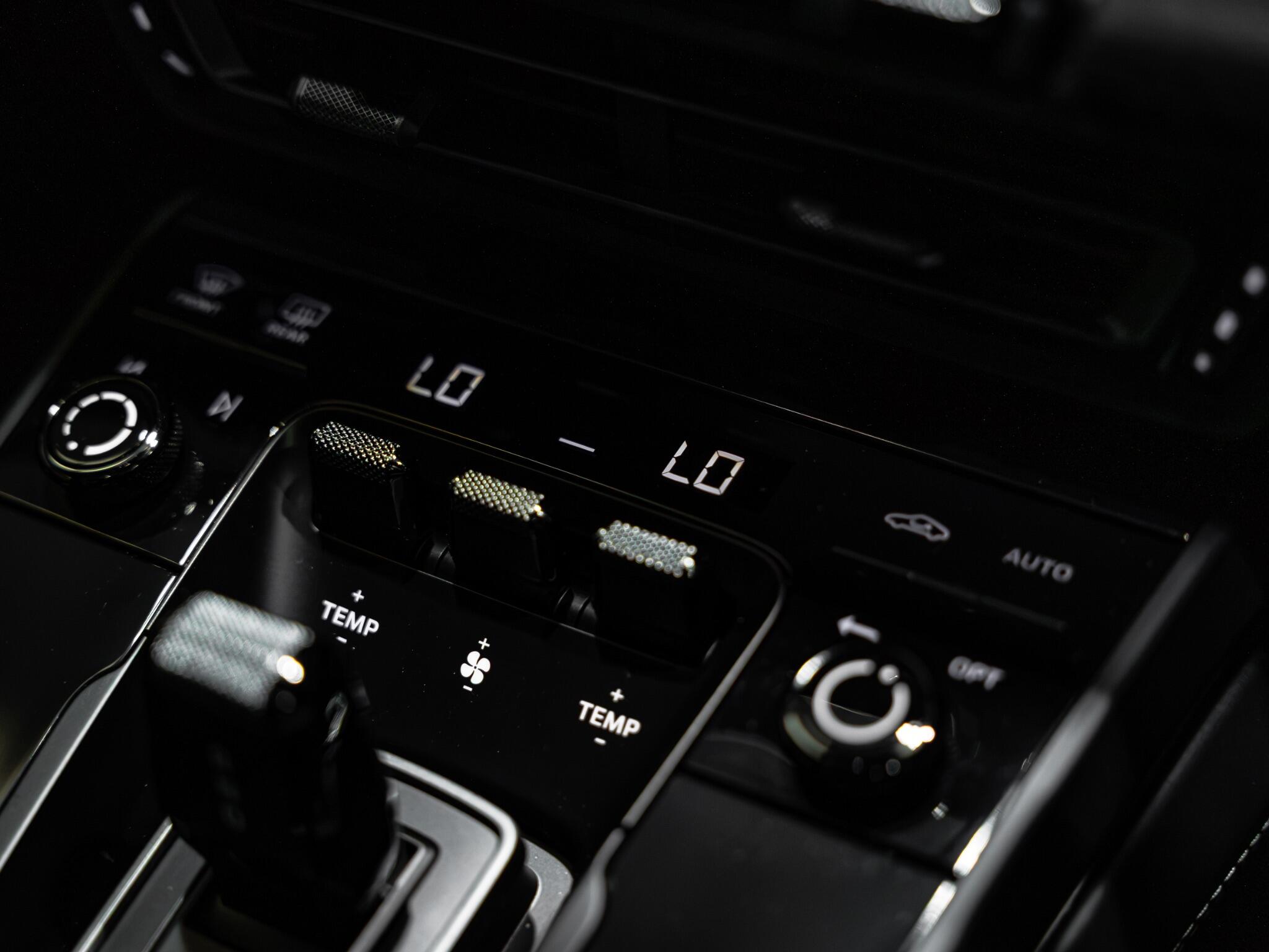 Porsche 911 view 23