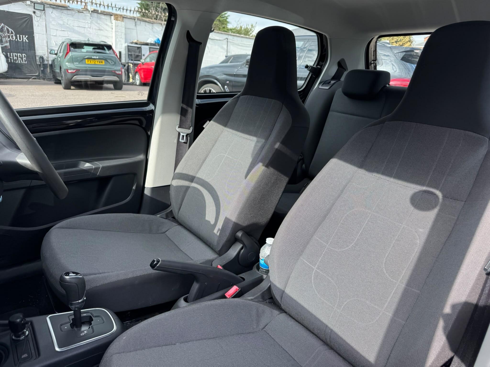 Volkswagen Up! view 51