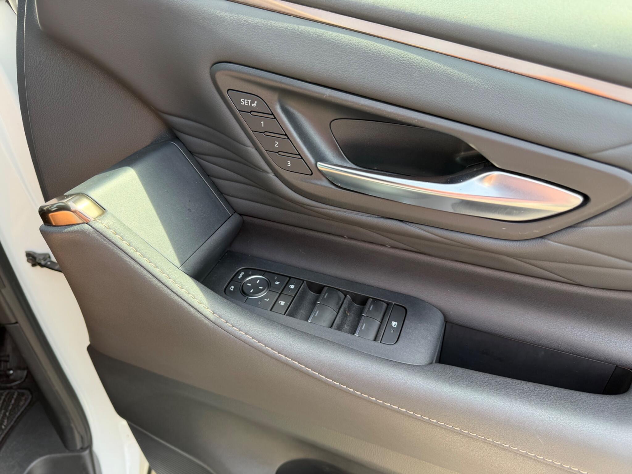 Toyota Alphard view 13