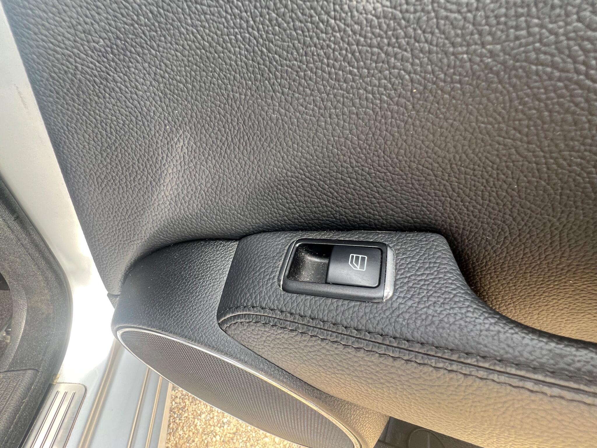 Mercedes-Benz C-Class view 40