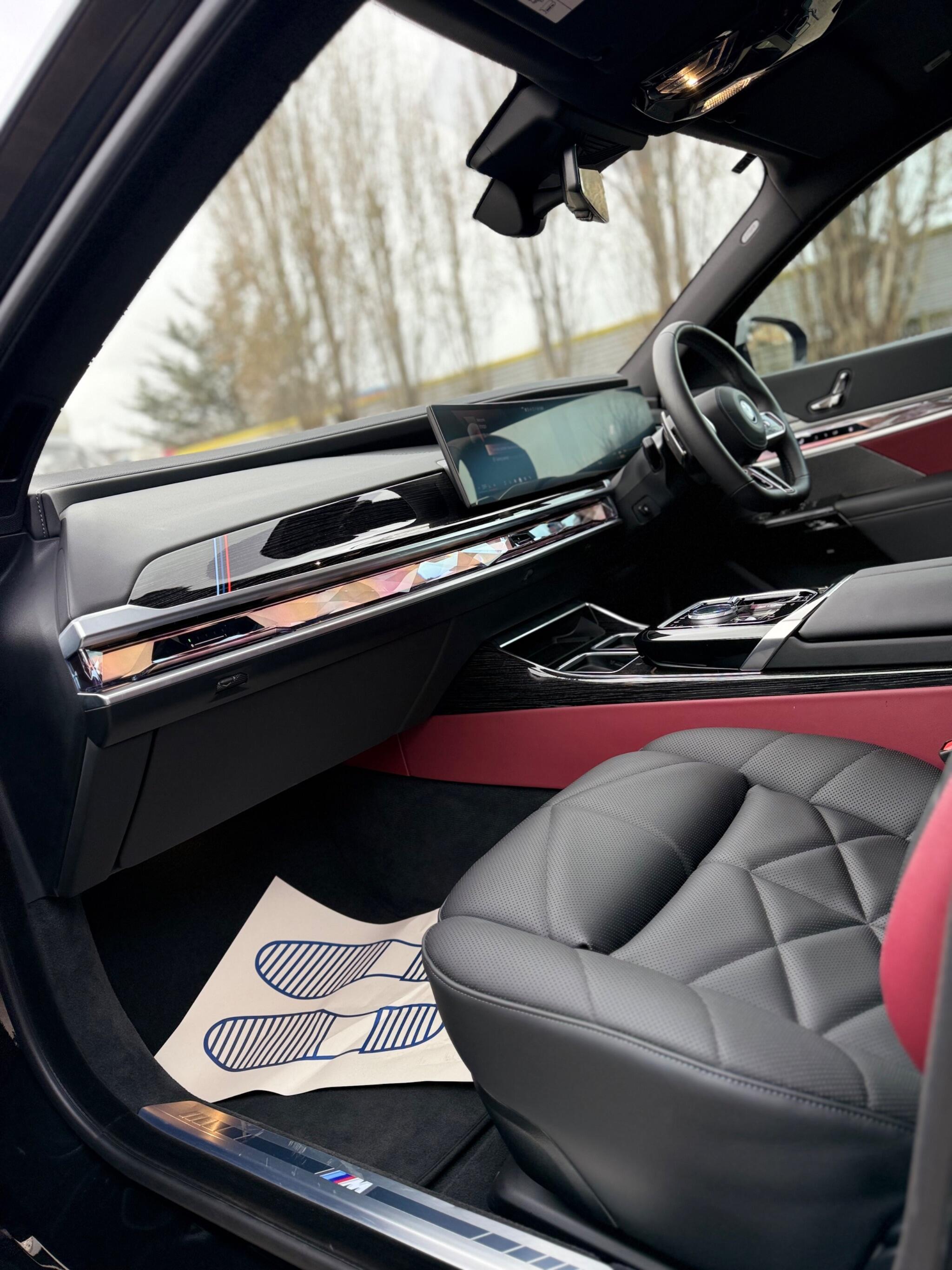 BMW 7 Series view 42