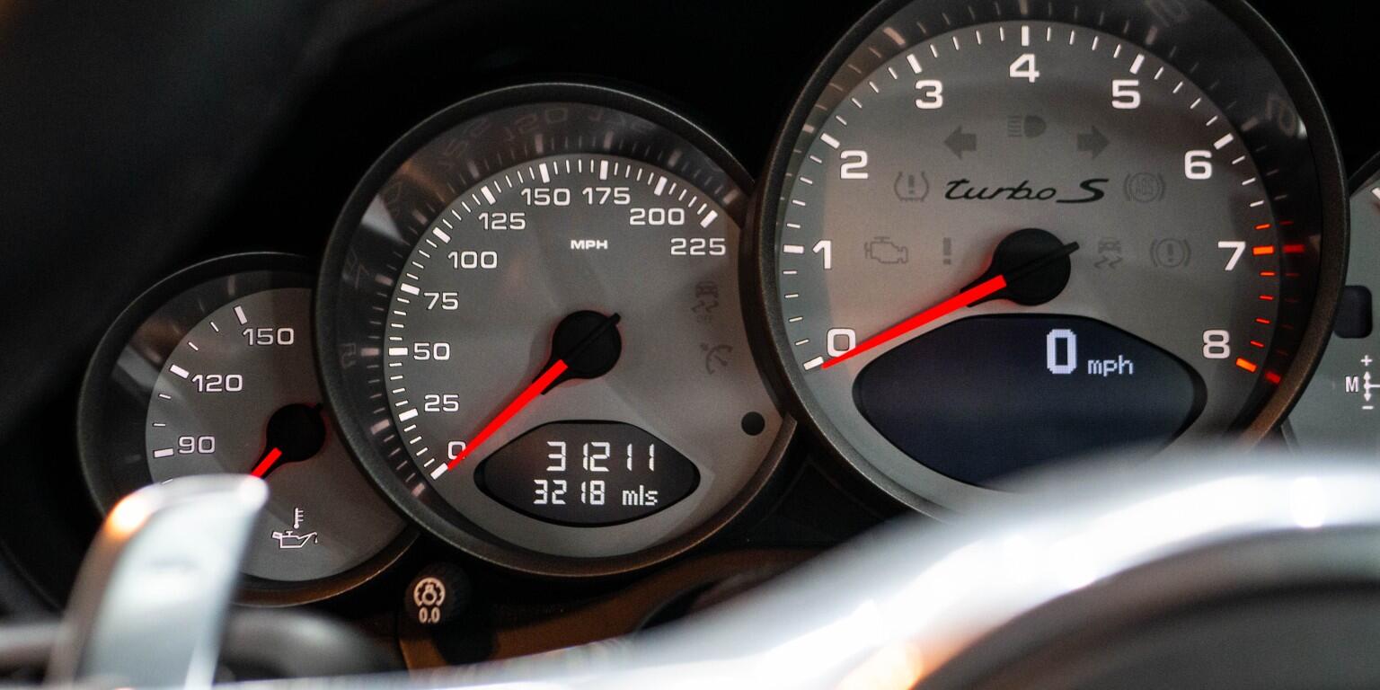 Porsche 911 view 32