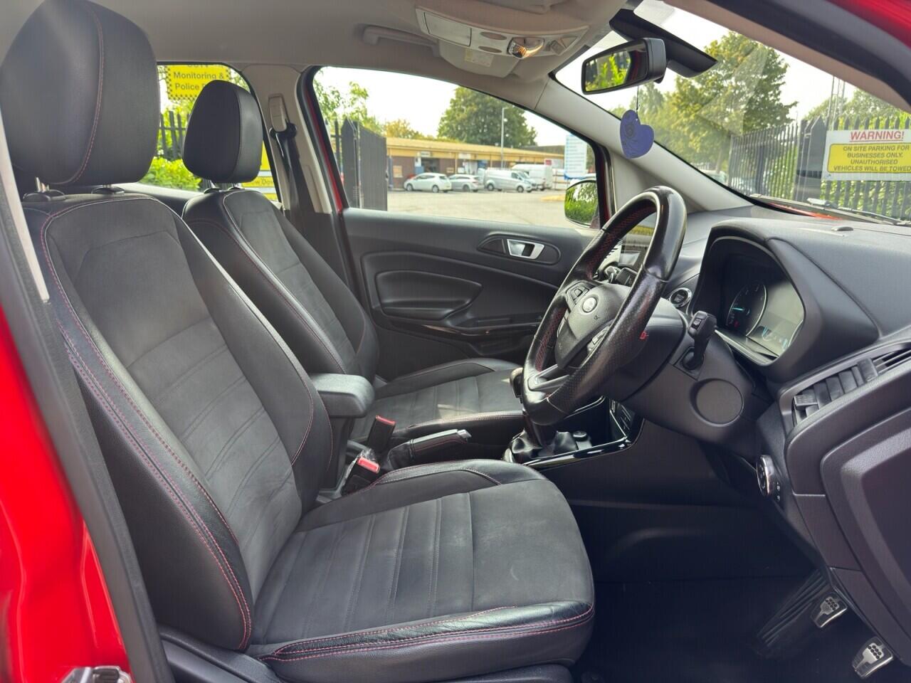 Ford Ecosport view 9