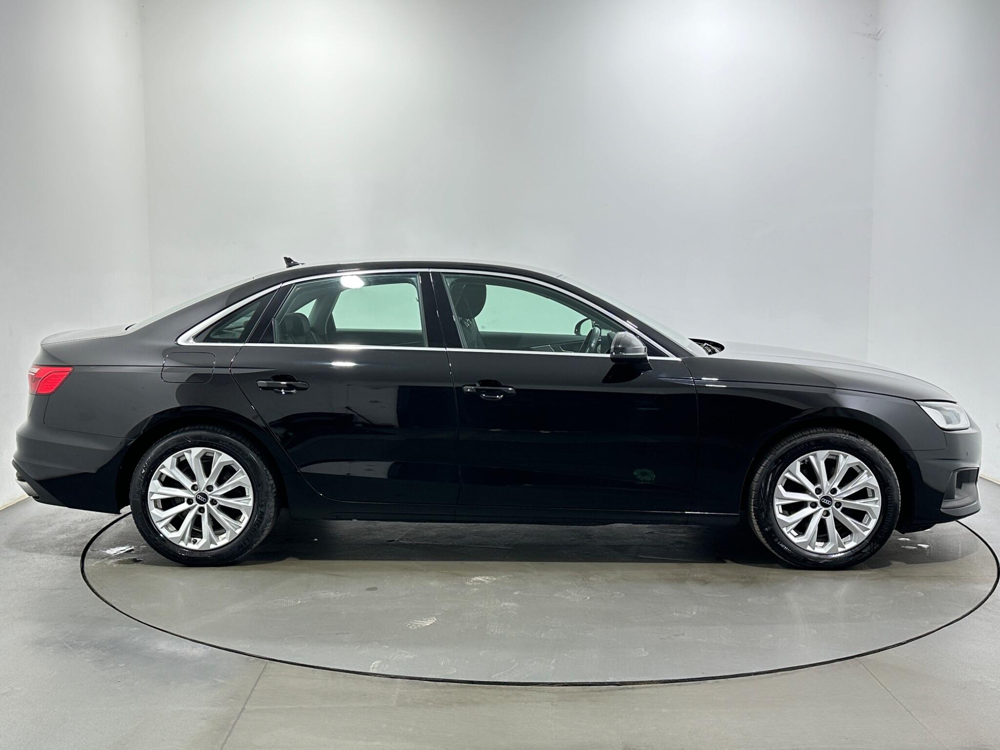 Audi A4 view 9