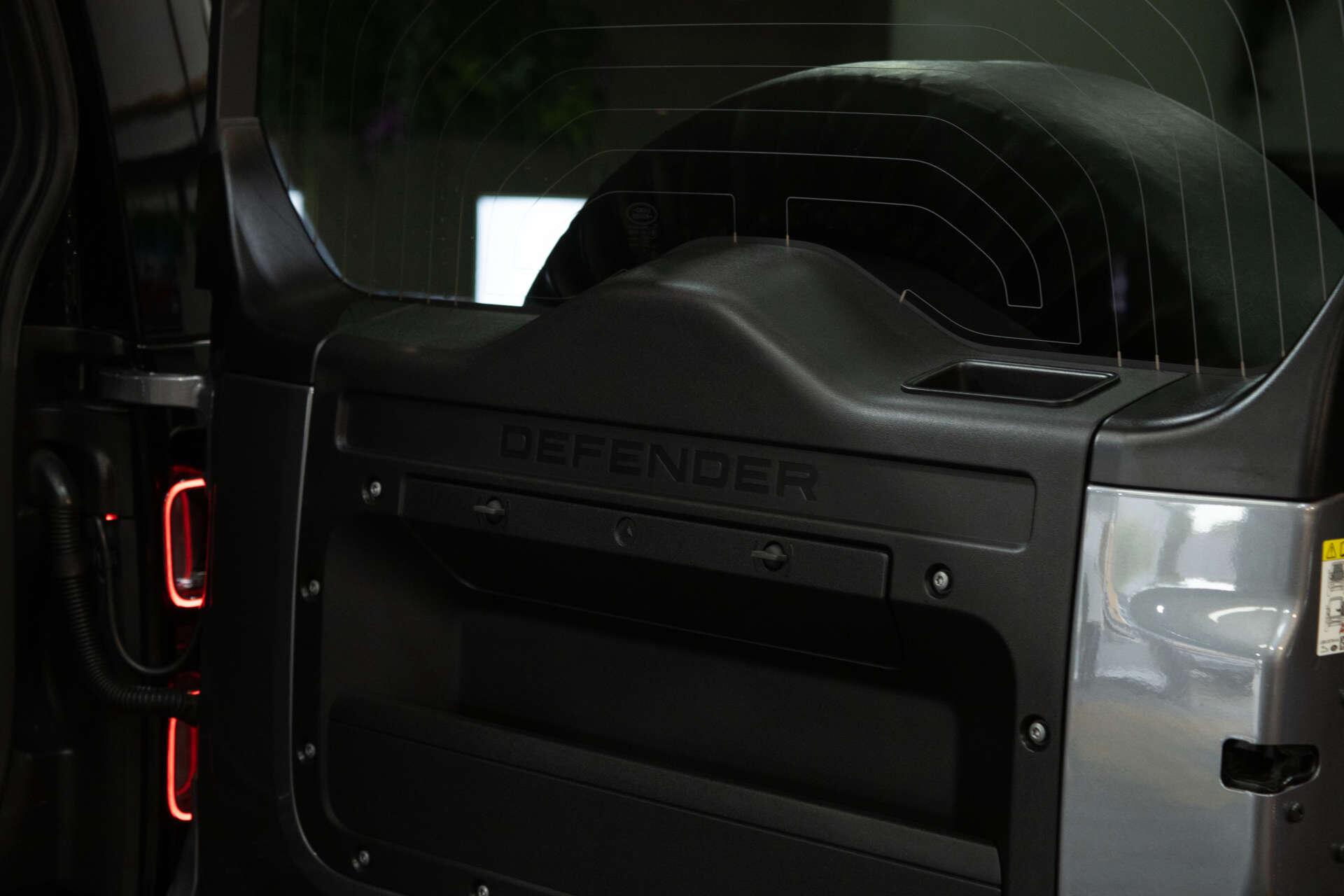 Land Rover Defender view 28