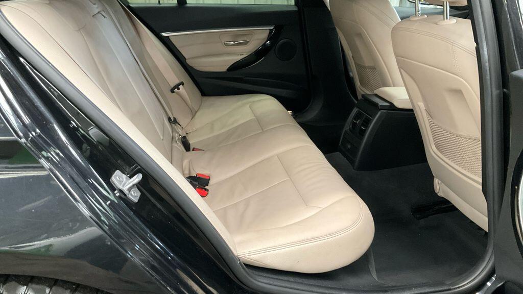 BMW 3 Series view 3