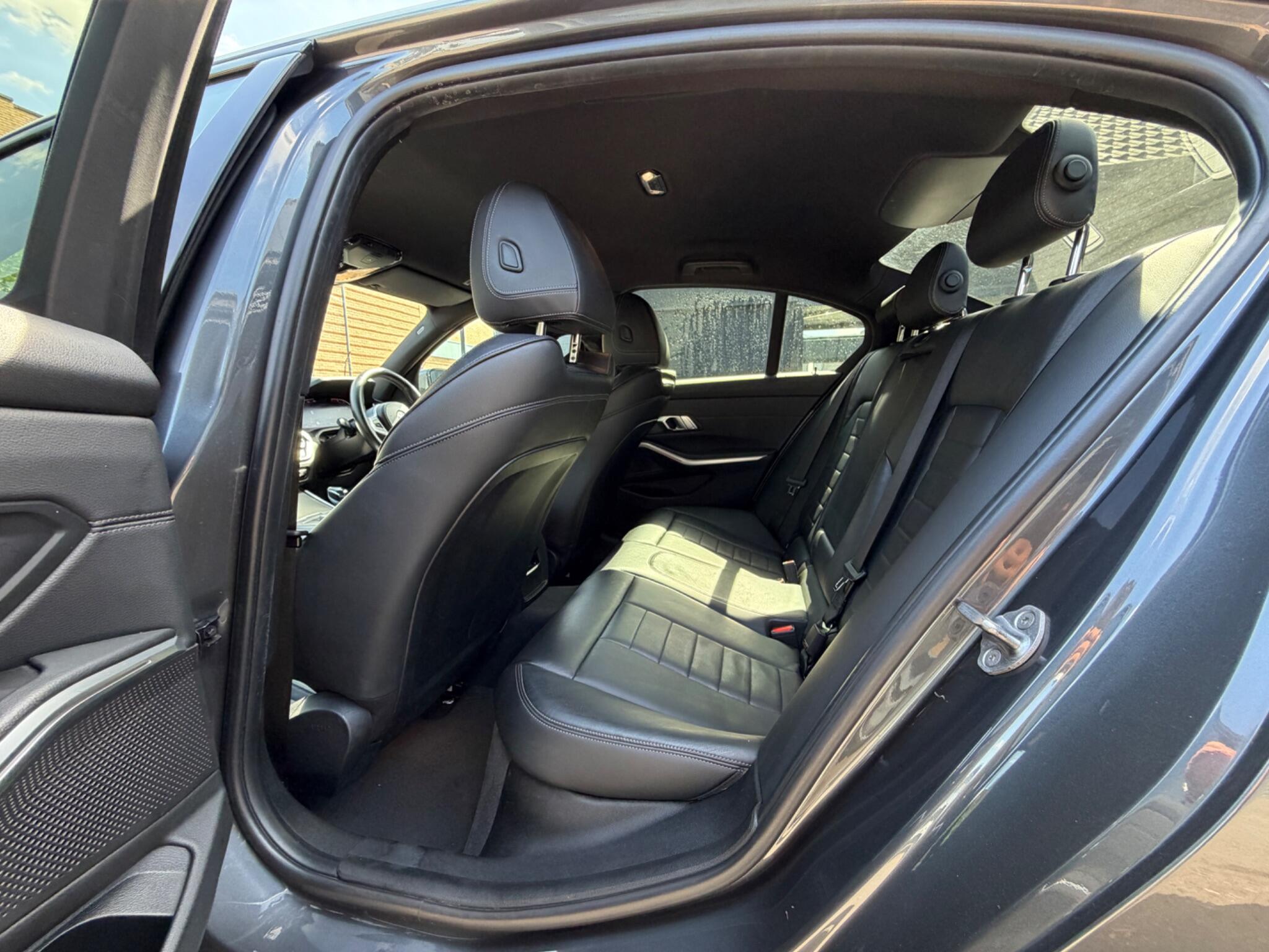 BMW 3 Series view 15