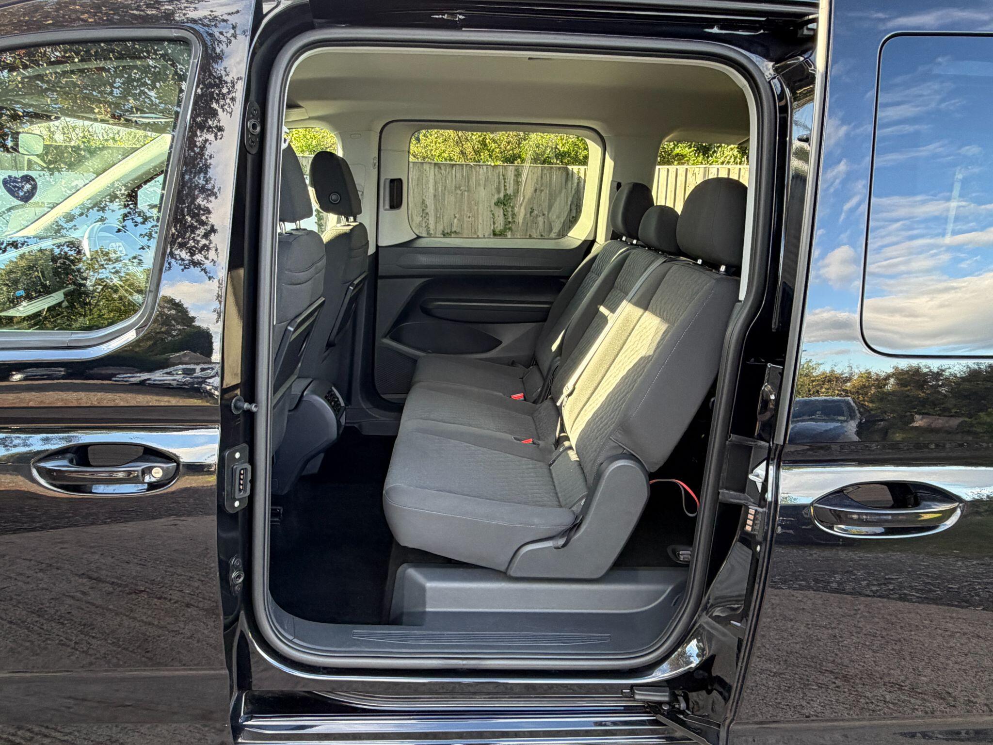 Volkswagen Caddy Maxi view 16