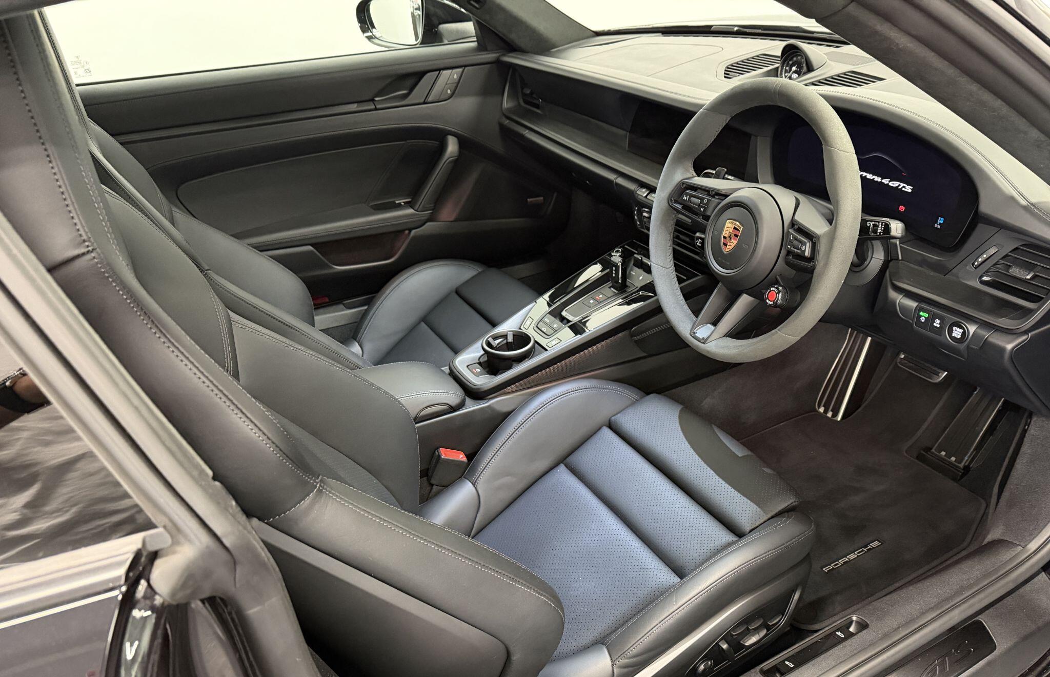 Porsche 911 view 13