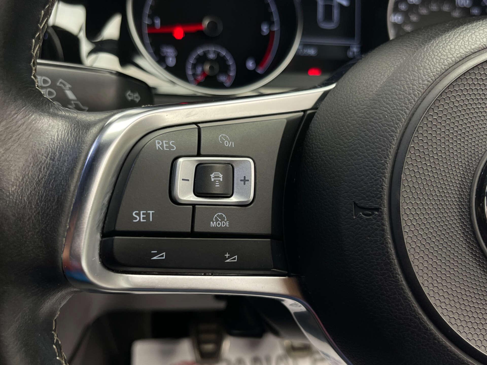 Volkswagen Golf view 13
