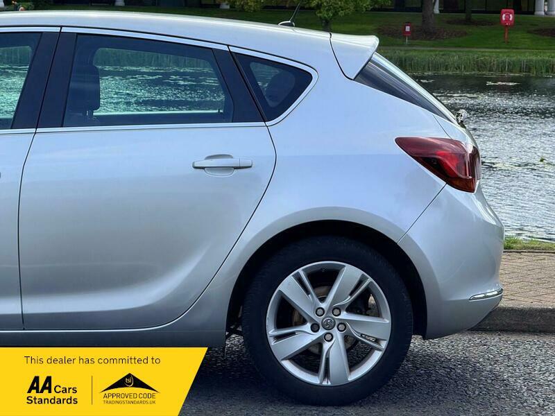 2015 Vauxhall Astra 1.6i SRi Euro 6 5dr • 60,200 miles image 7