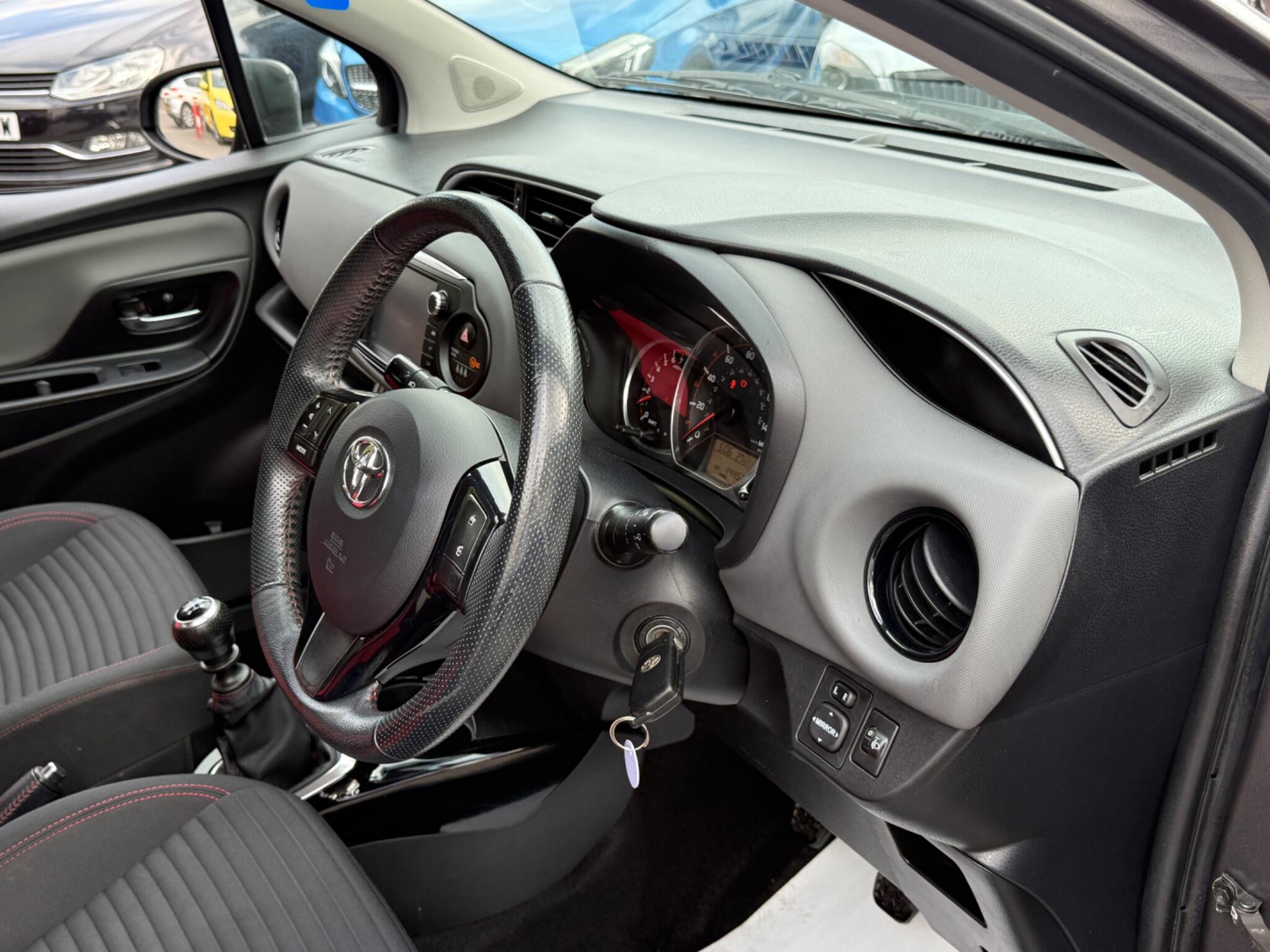 Toyota Yaris - Image 34